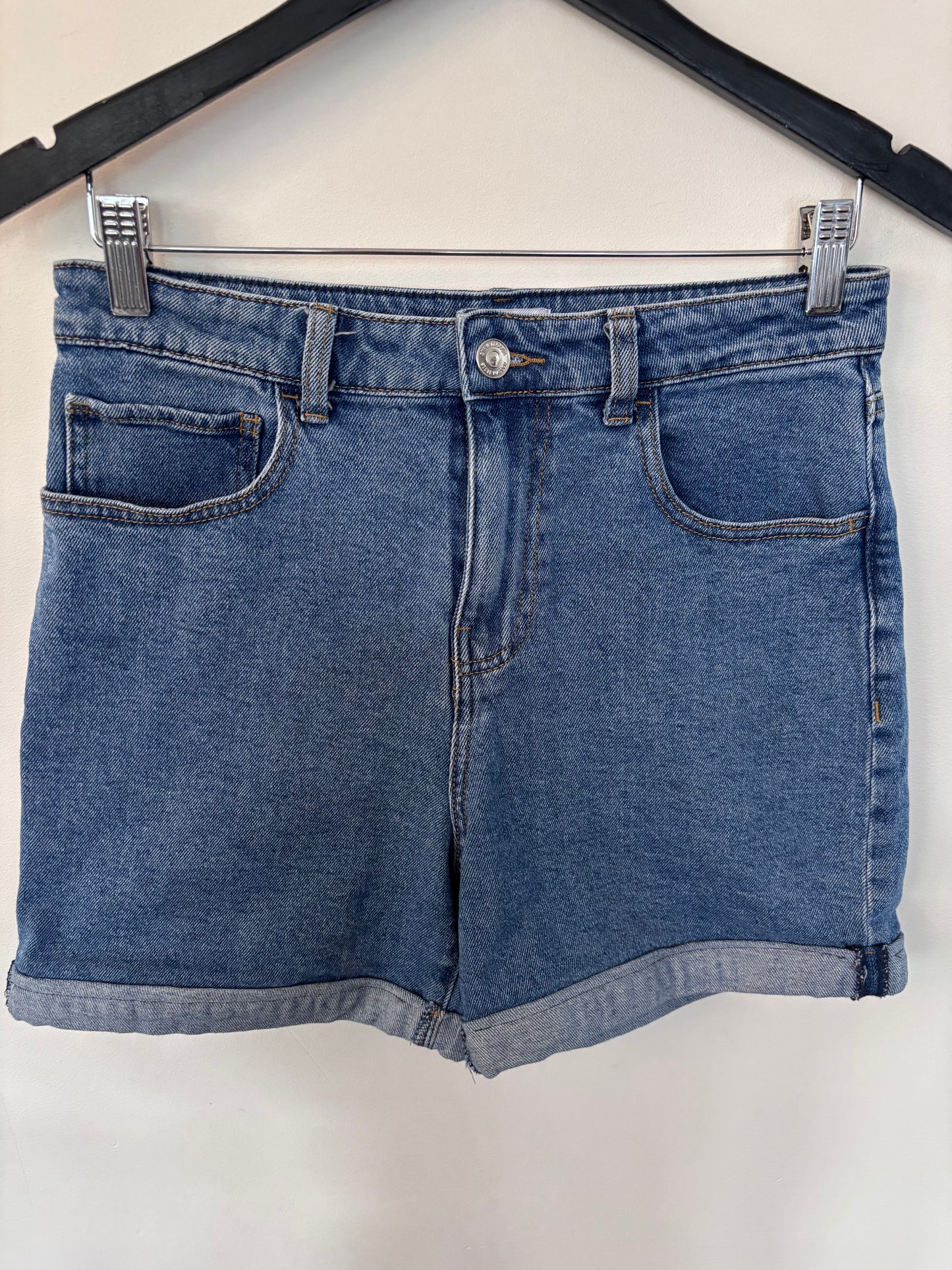 Steve Madden Cuffed Shorts | Sz Small (approx size 27 fit)