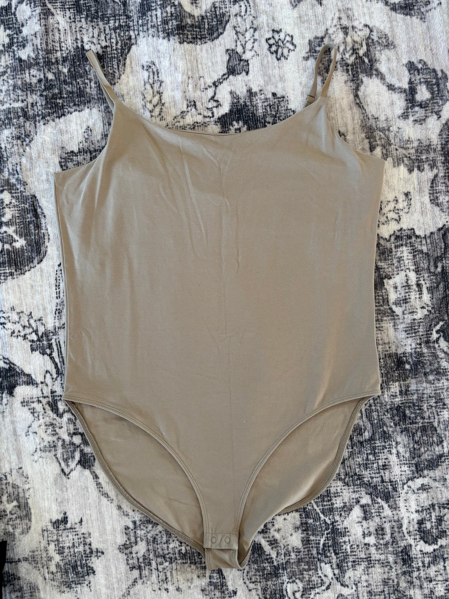 Gap Compact Jersey Bodysuit in Beige | XL (N78N19)