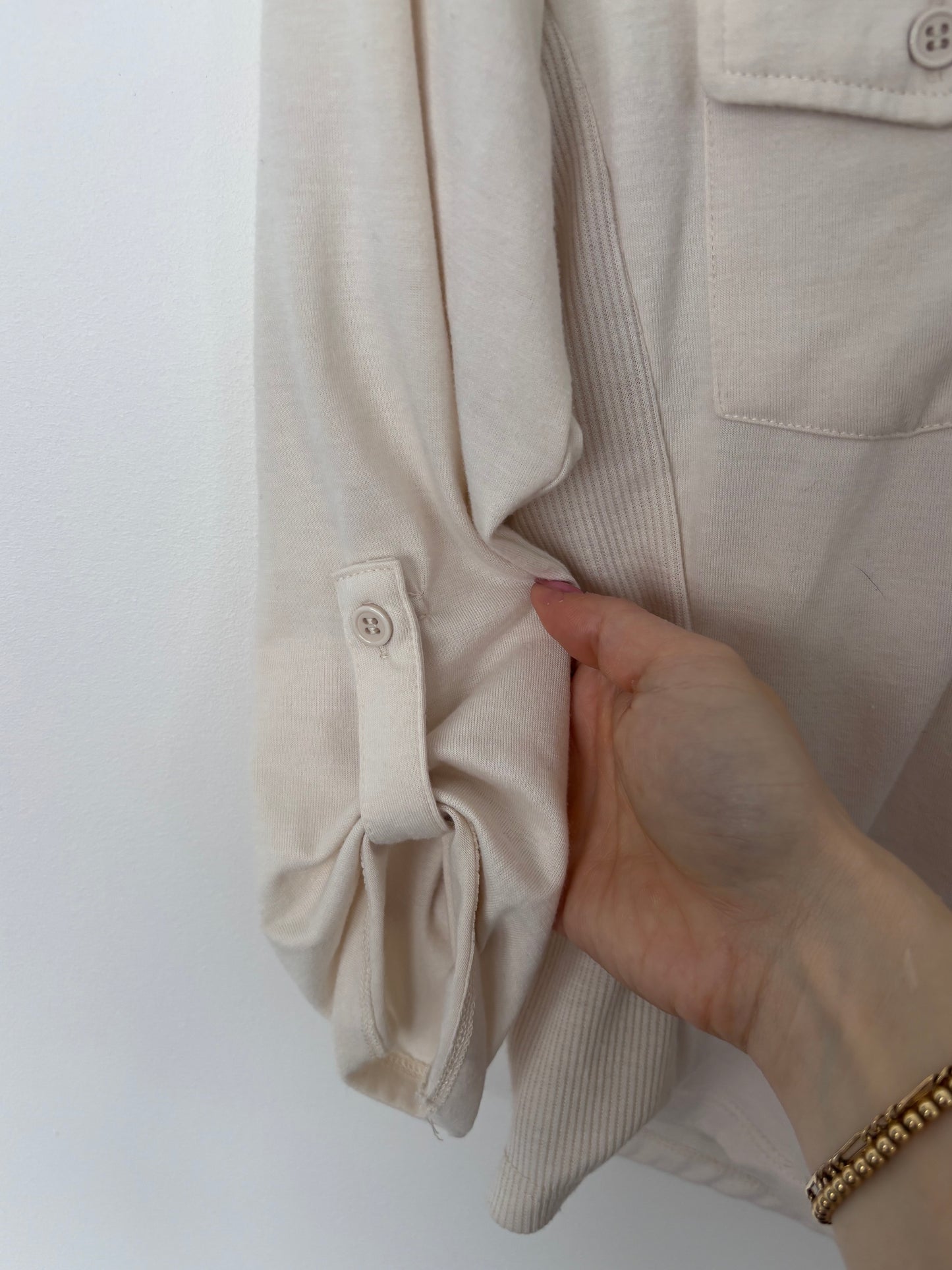 Wild Skye Collared Cream Button Up Shirt | Sz Small (M42W7)