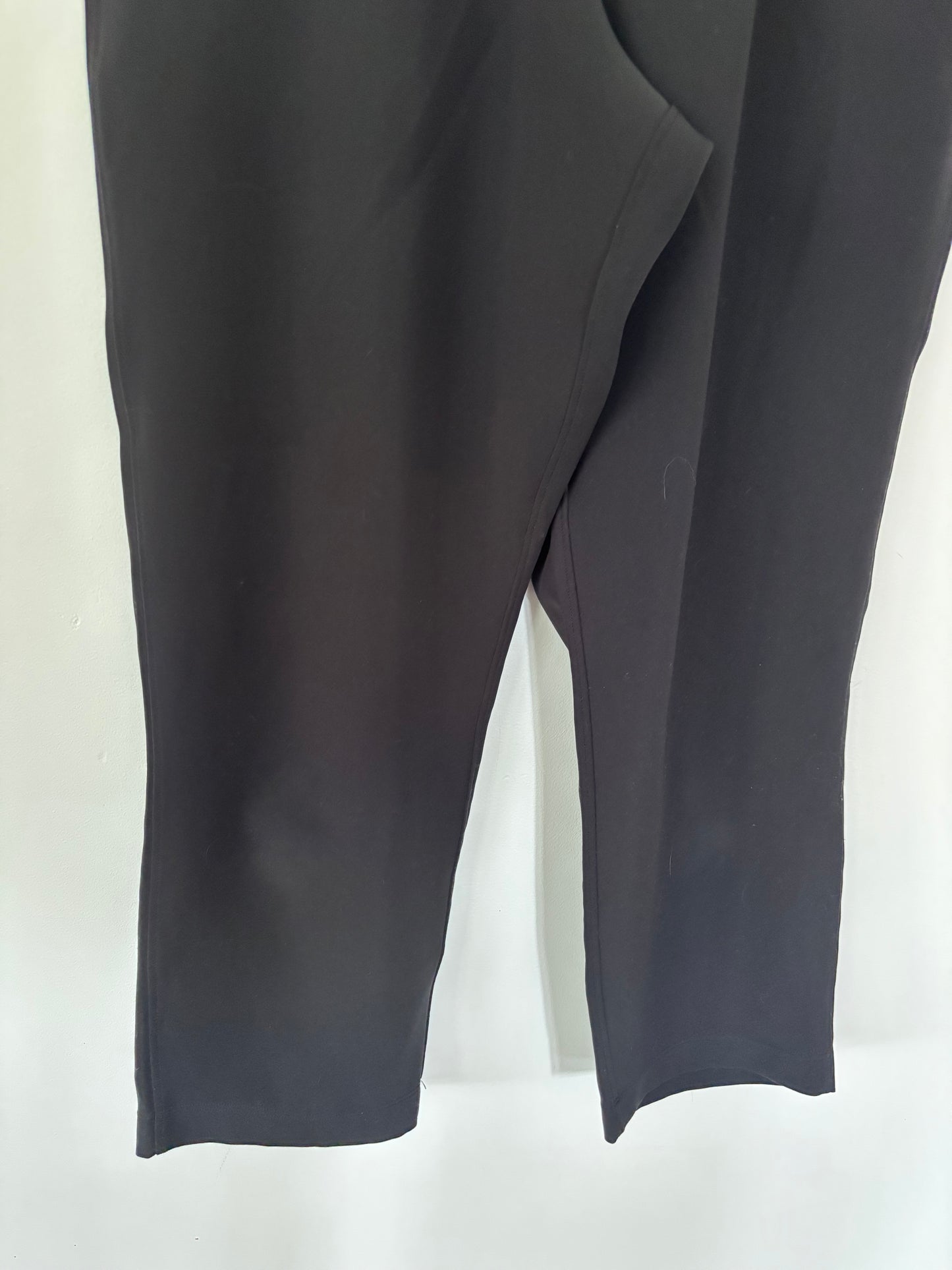 Lululemon On The Fly Crop *Woven 23" Black Pants | Sz 4