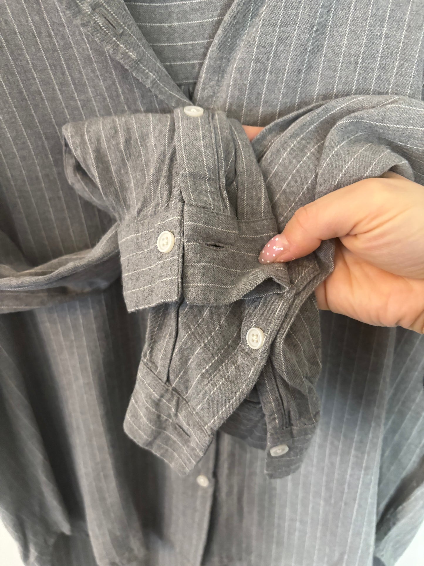 RW&Co Dark Grey Pinstripe Button Up Shirt | Medium (N43S20)