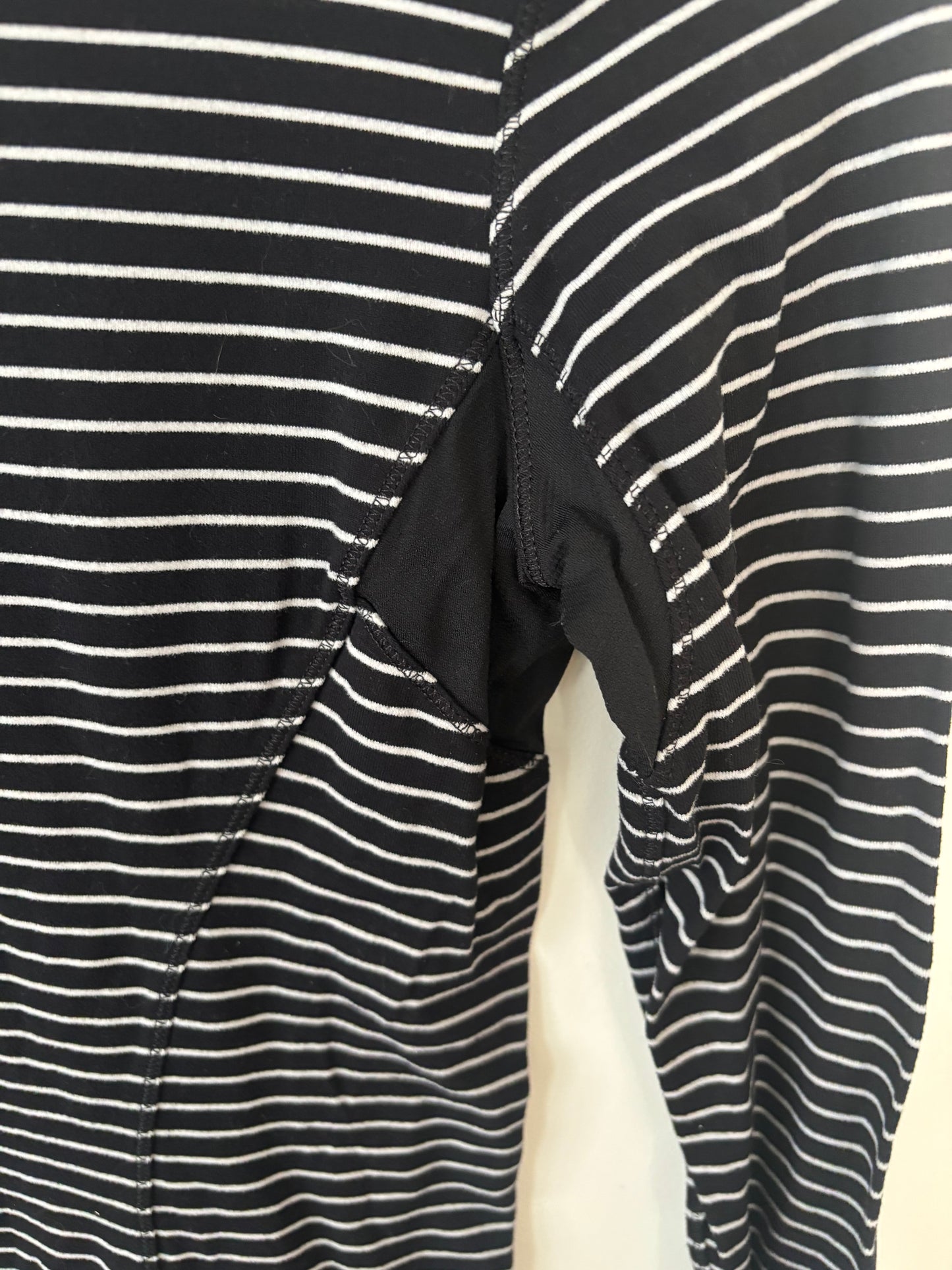 Lululemon Base Runner Long Sleeve BW Stripes | Sz 4 (approx)(F109LP2)