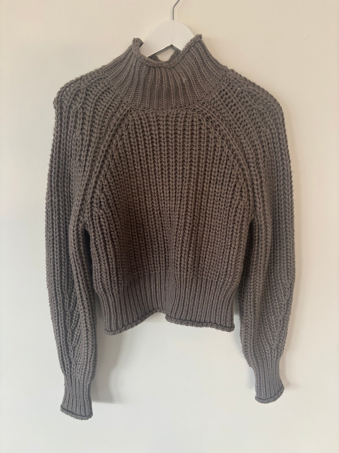 H&M Knit Dark Grey/Beige Sweater | XS (loose fit, fit size small) (N197K6)