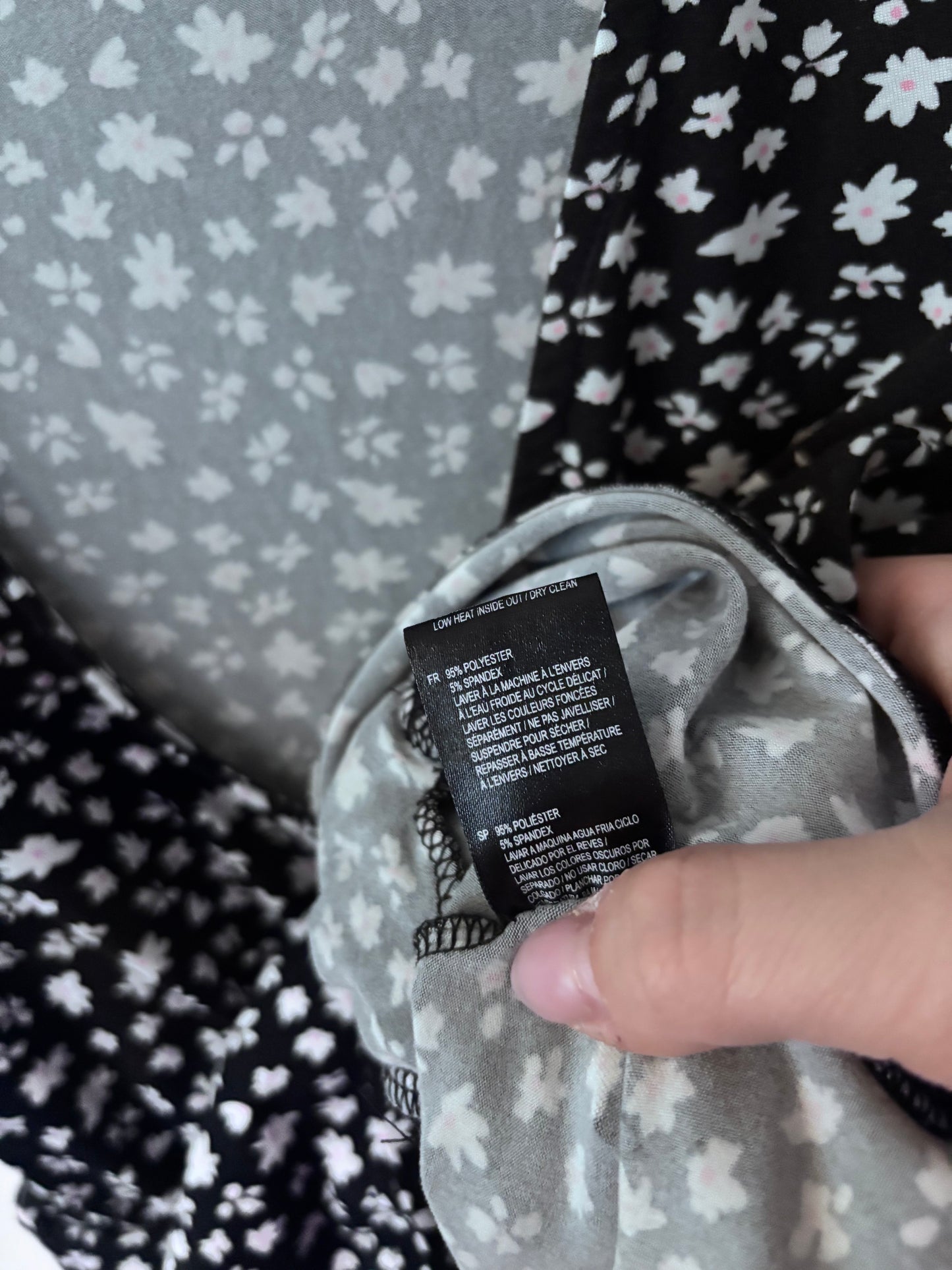 Daisy Print Faux Wrap Top | Sz Medium