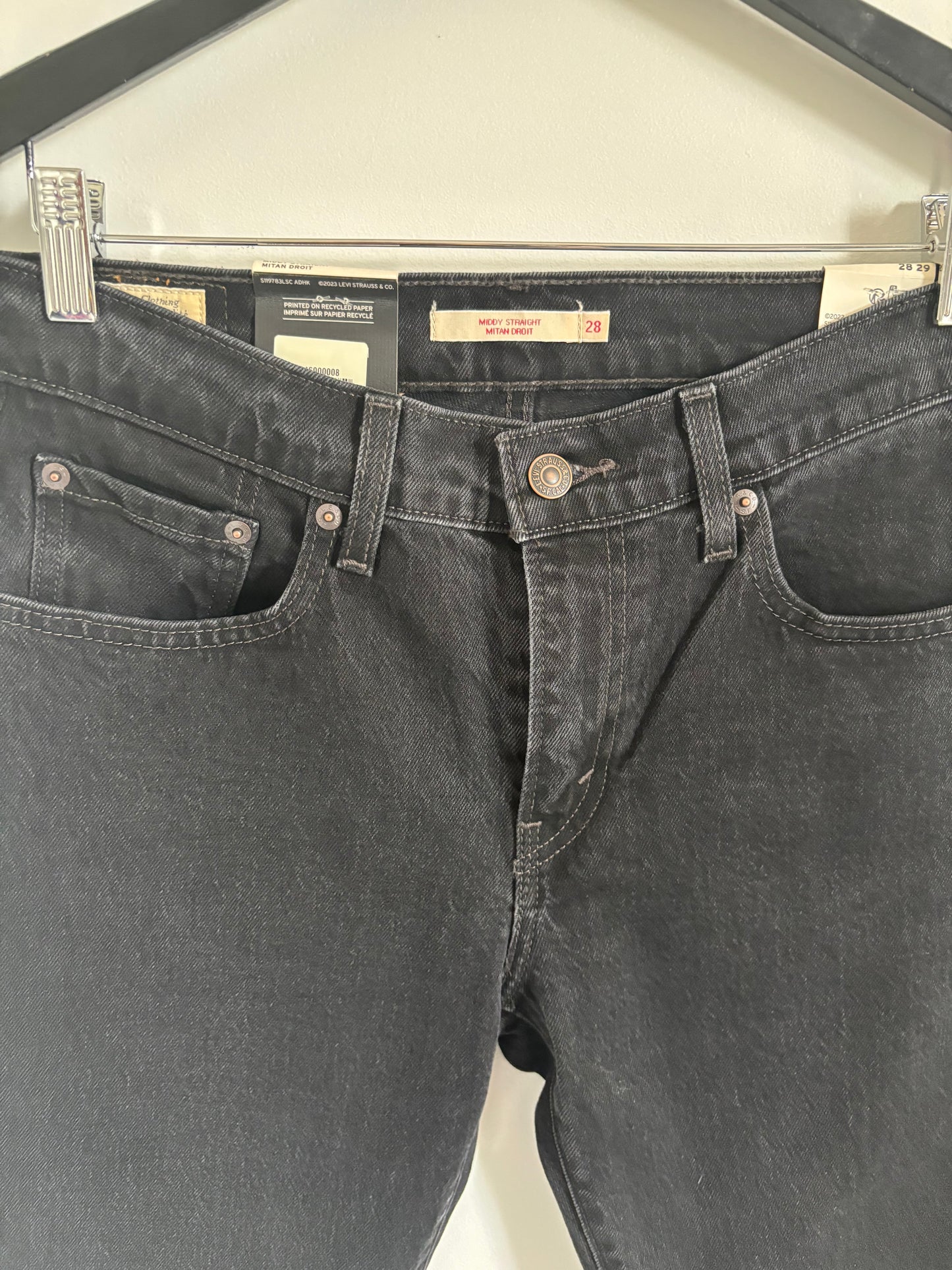Levi's NWT Middy Straight Denim | 28 (may run small)