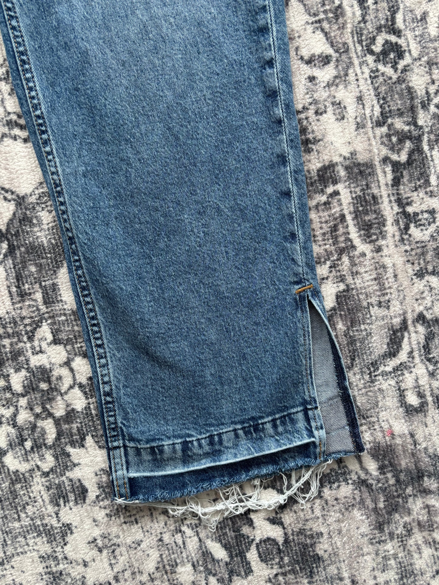 Gap 90s Loose Mid Rise Jeans (inseam 28")| Sz 28 or 6 (J137E13)