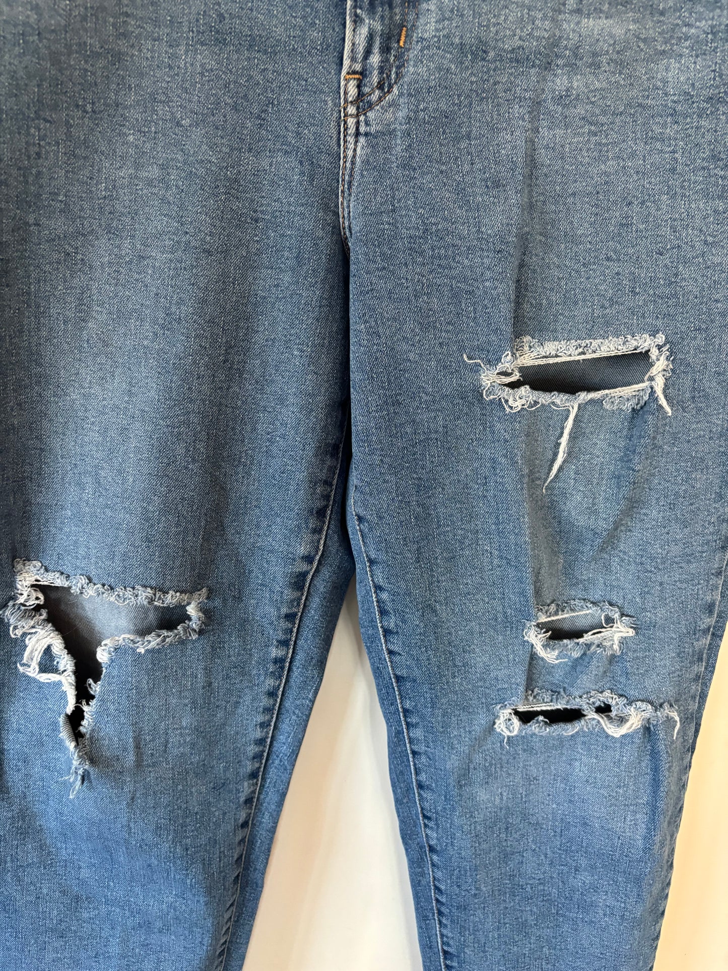 Levi's High Rise Distressed Mom Jeans | 32