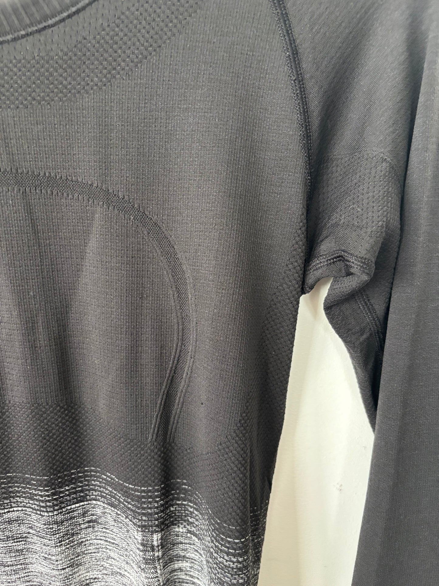 Lululemon Swiftly Tech Long Sleeve Crew Black/White Ombre | Sz 6 (approx)