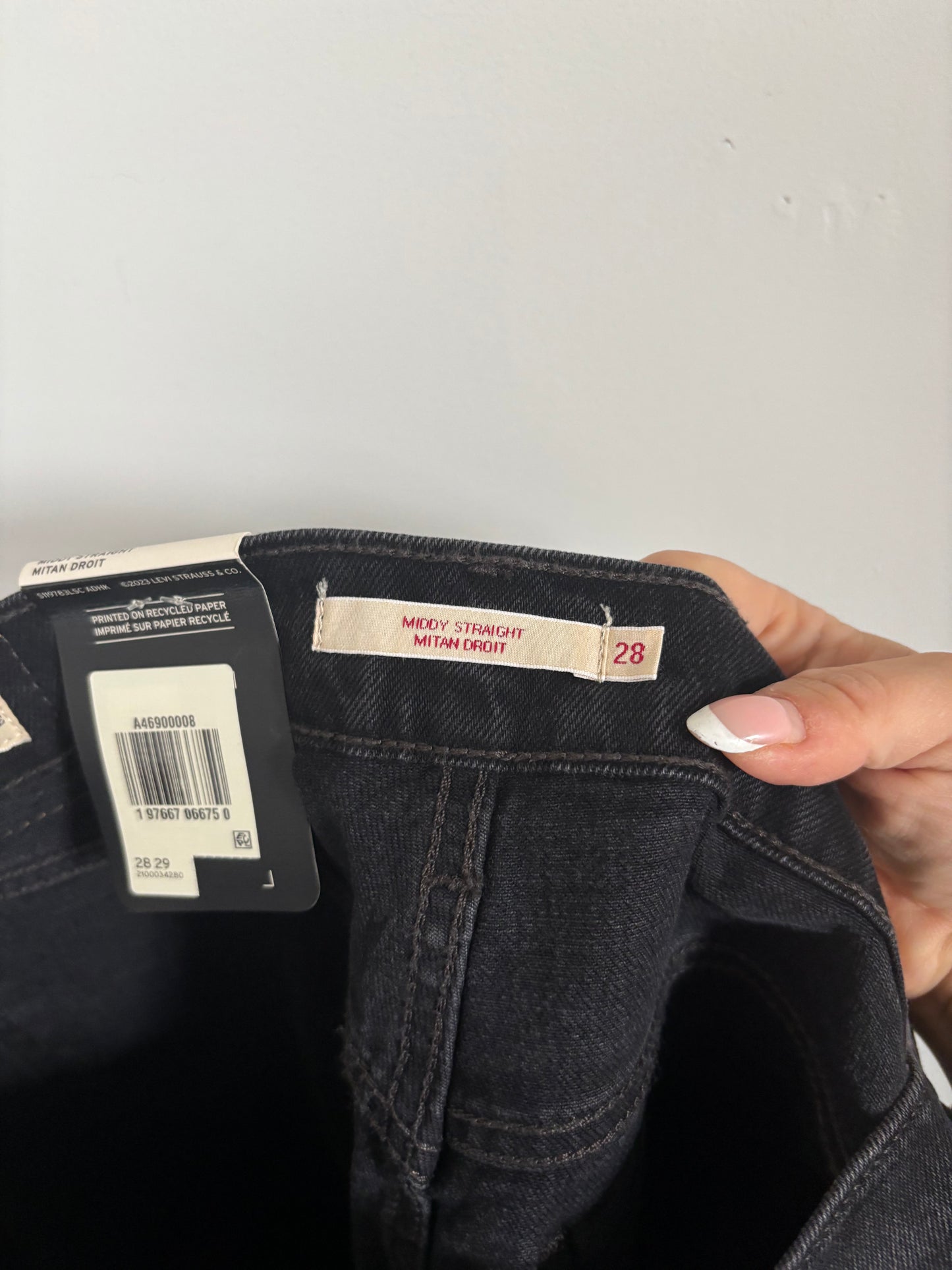 Levi's NWT Middy Straight Denim | 28 (may run small)