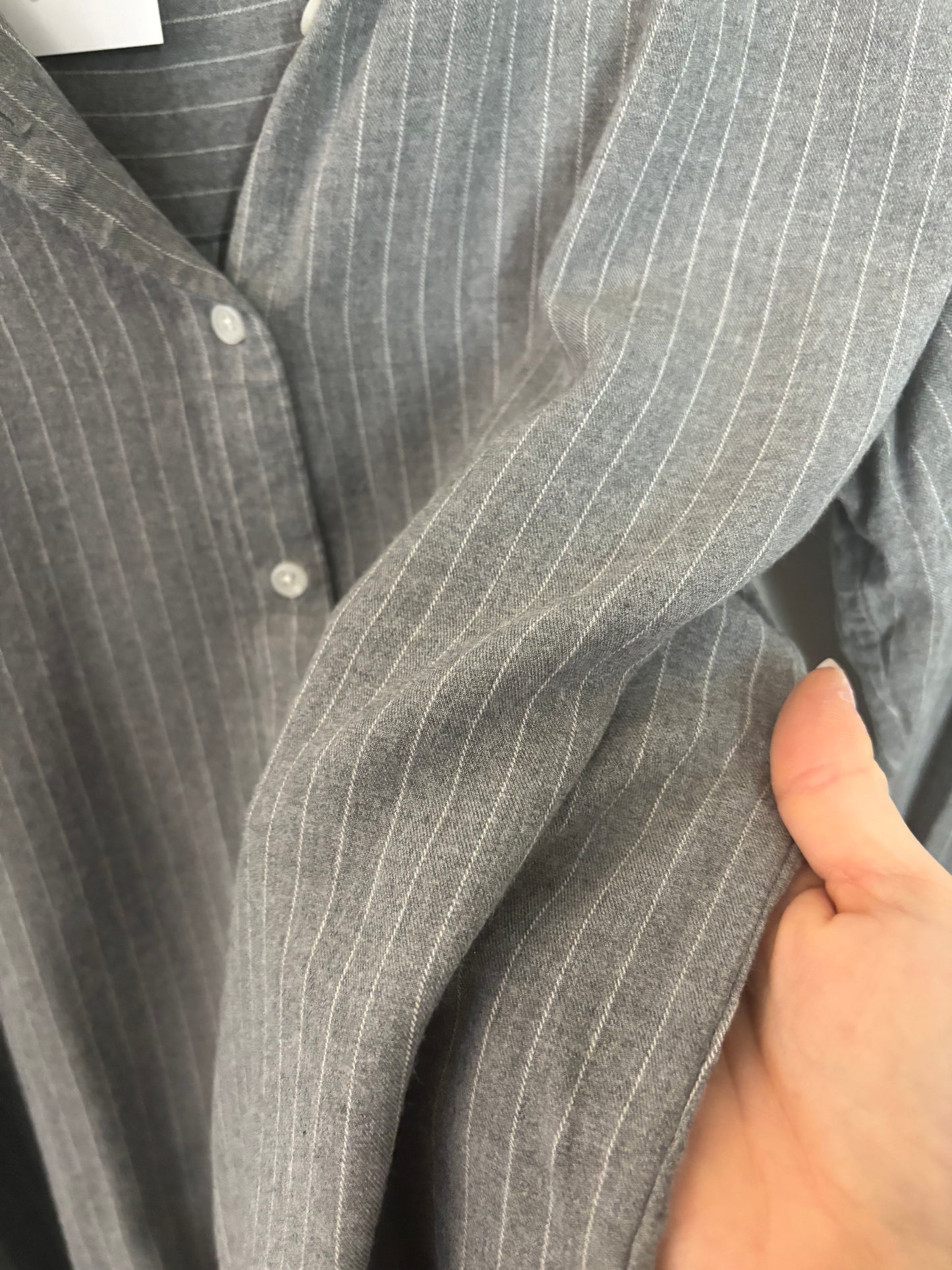 RW&Co Dark Grey Pinstripe Button Up Shirt | Medium (N43S20)