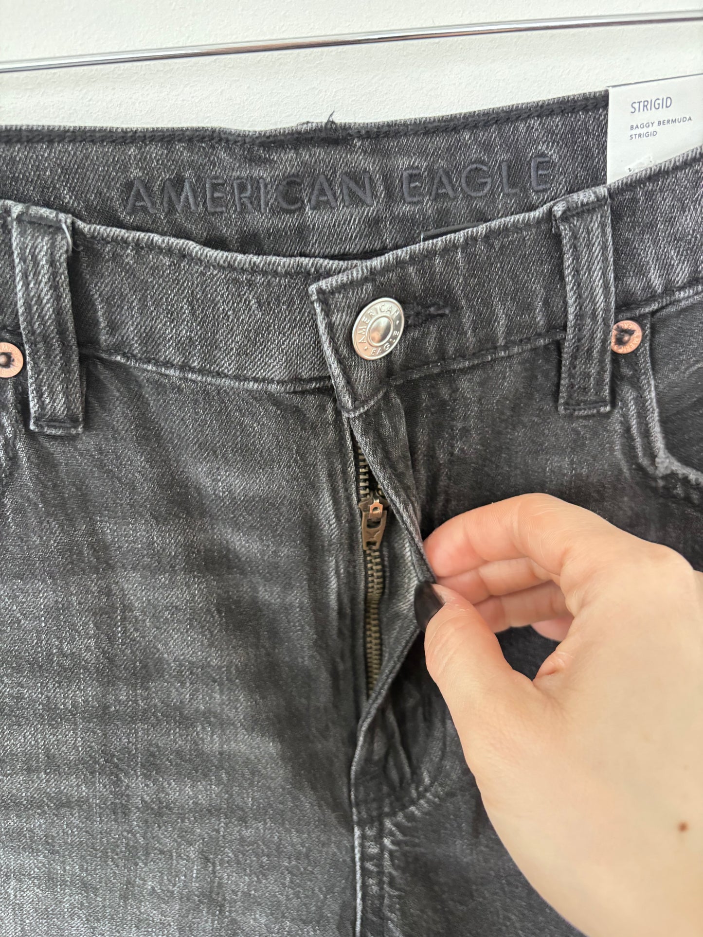 AE Baggy Bermuda Shorts NWT | Sz 6