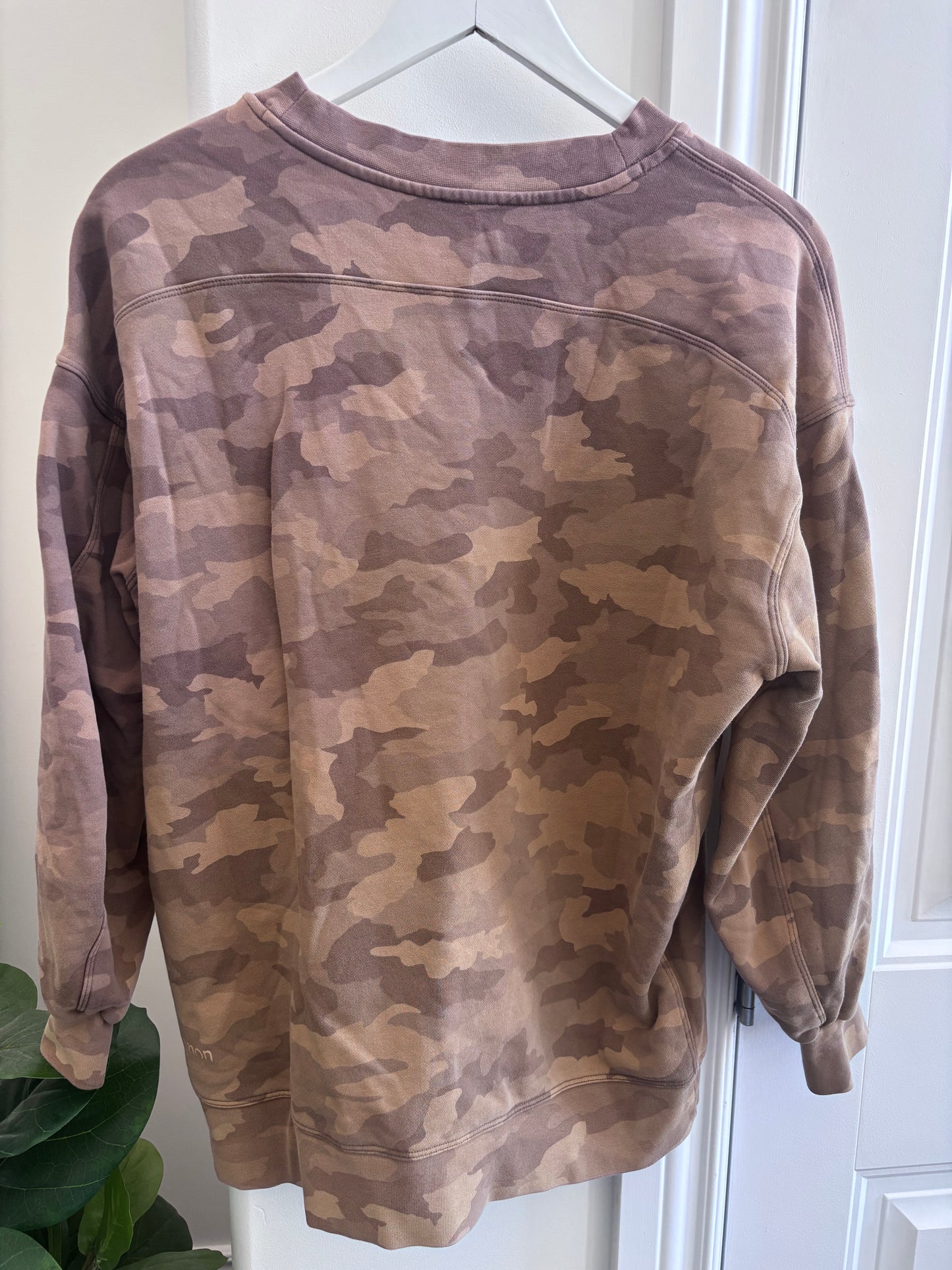 Lululemon Perfectly Oversized Crew in Camo Beige Multi | Sz Medium (best guess, fits Large)
