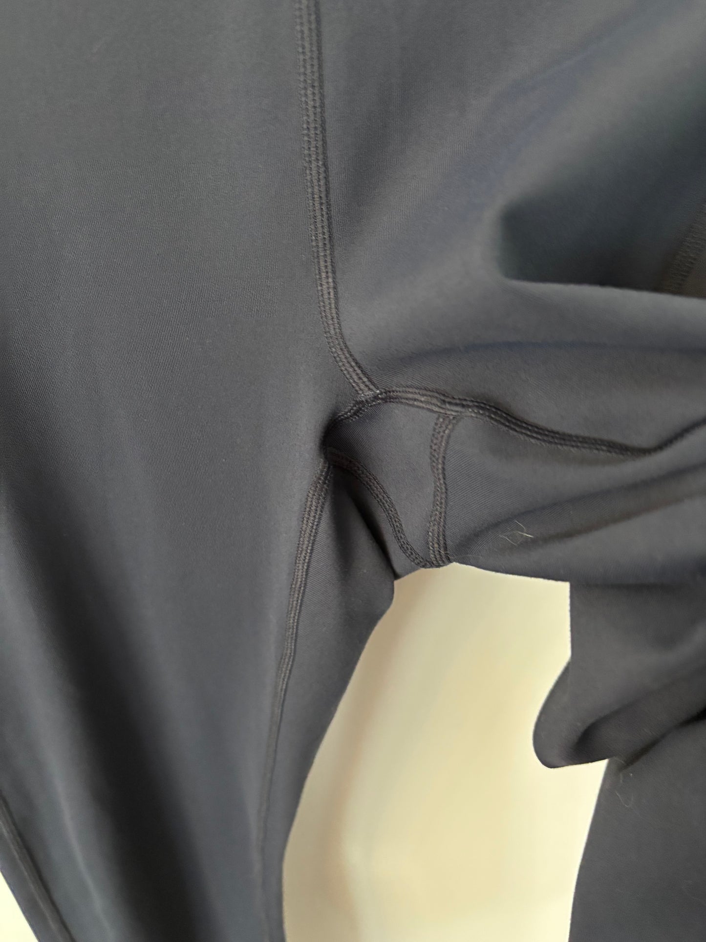 Fabletics PureLuxe High Rise Pocket 7/8 Leggings in Navy 24" | Sz Medium (F20L9)