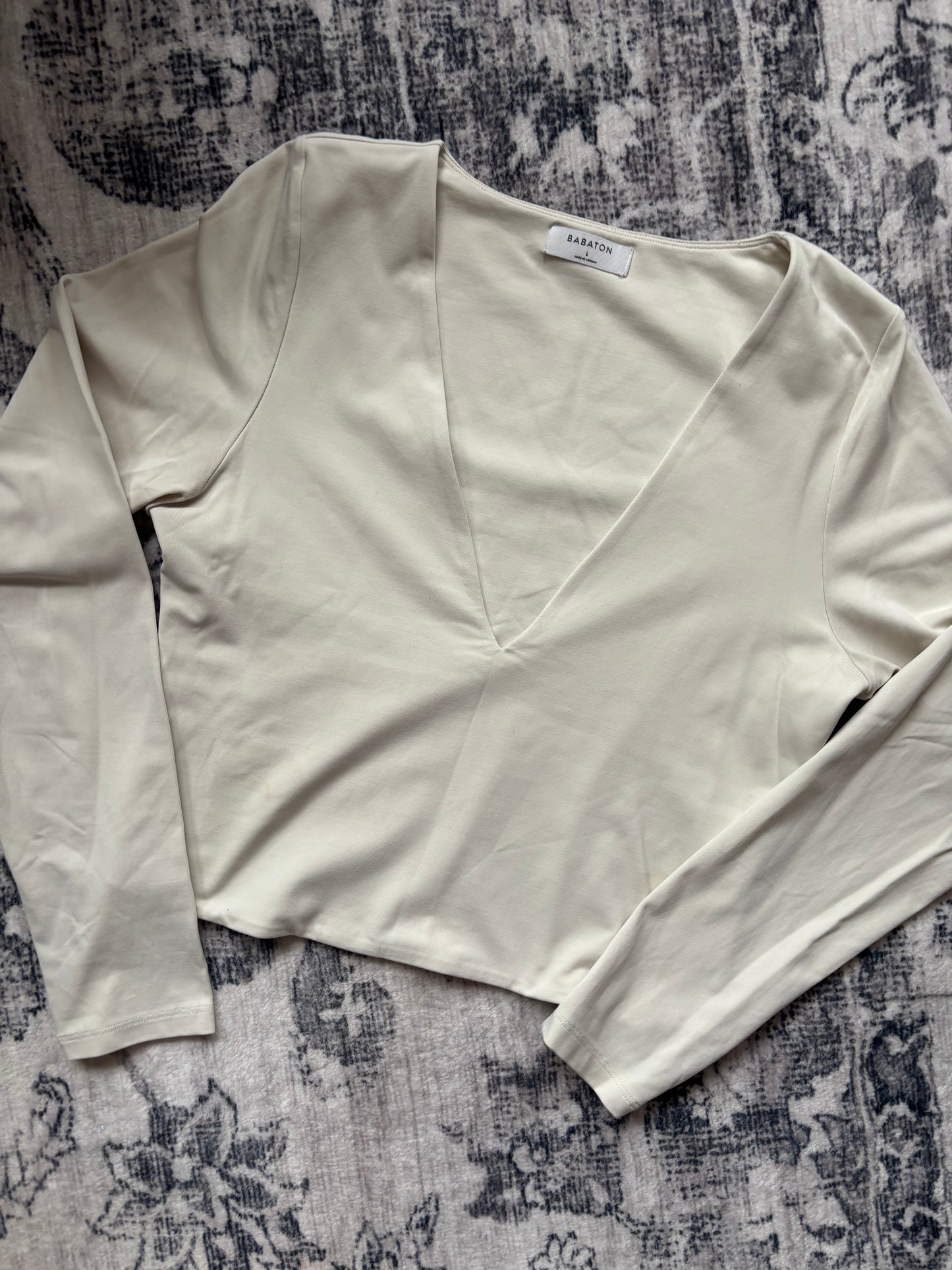 Babaton / Aritzia Contour V-neck Long Sleeve in Bone | Large (N198C8)