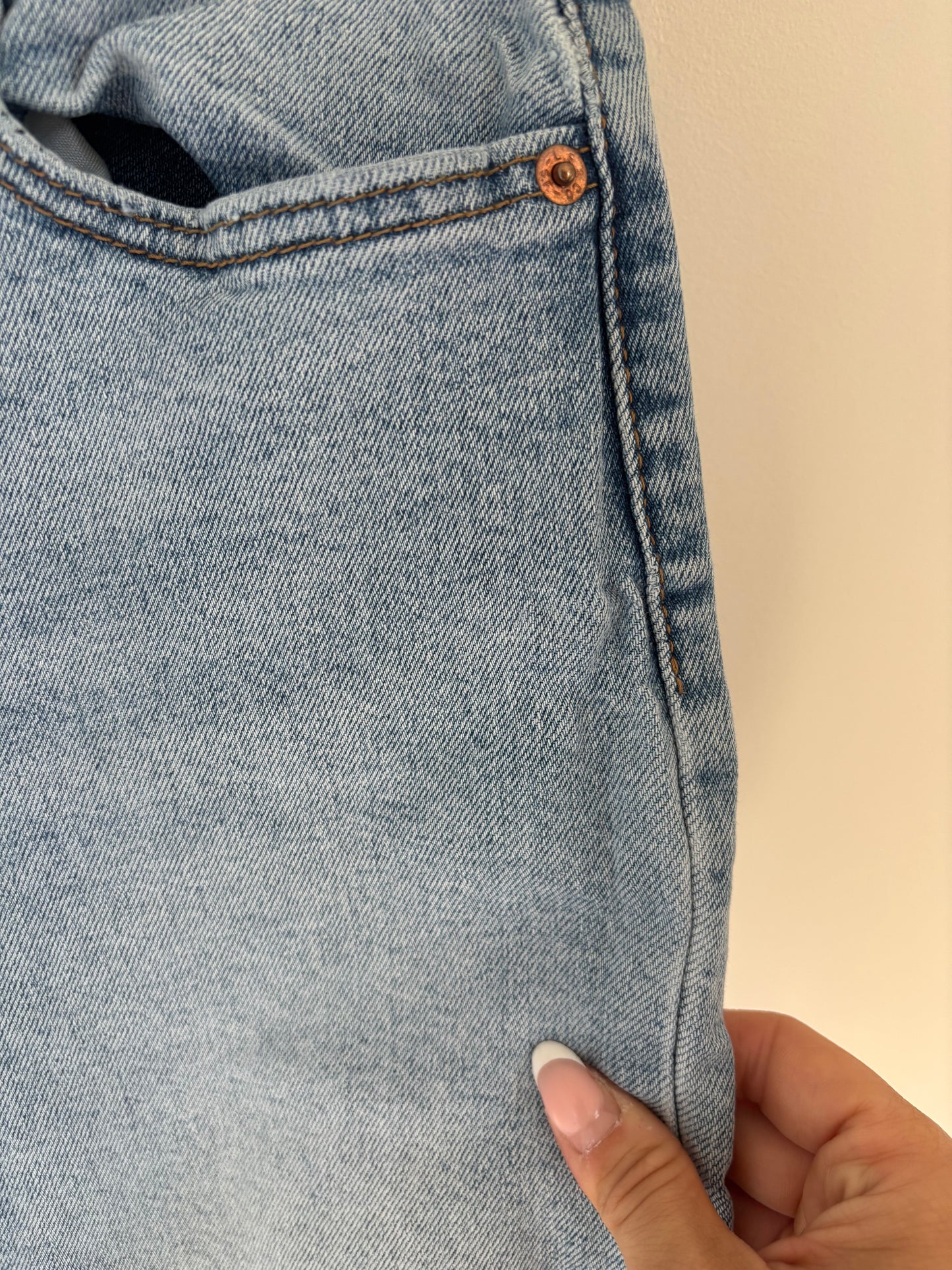 Levi's Wedgie Straight Distresed Denim | 28 (fit small**)