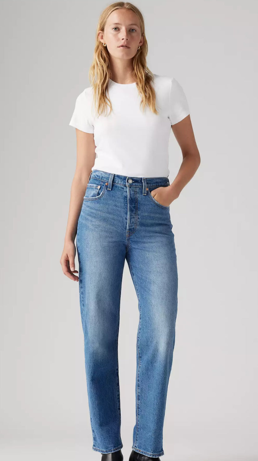 Levis Ribcage Straight Leg Jeans  | 32