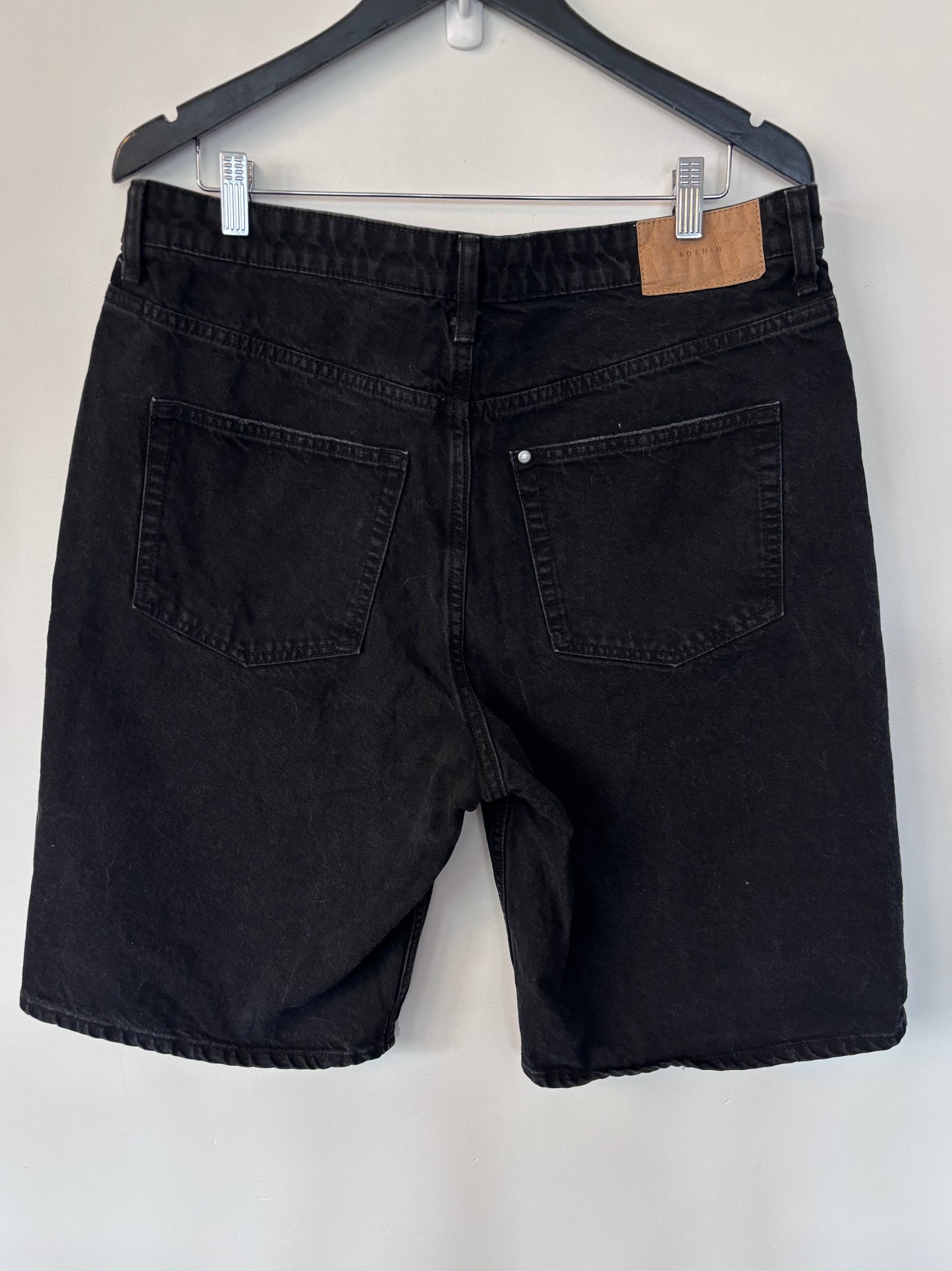 H&M Loose Fit Bermuda Shorts in Black | Sz 14