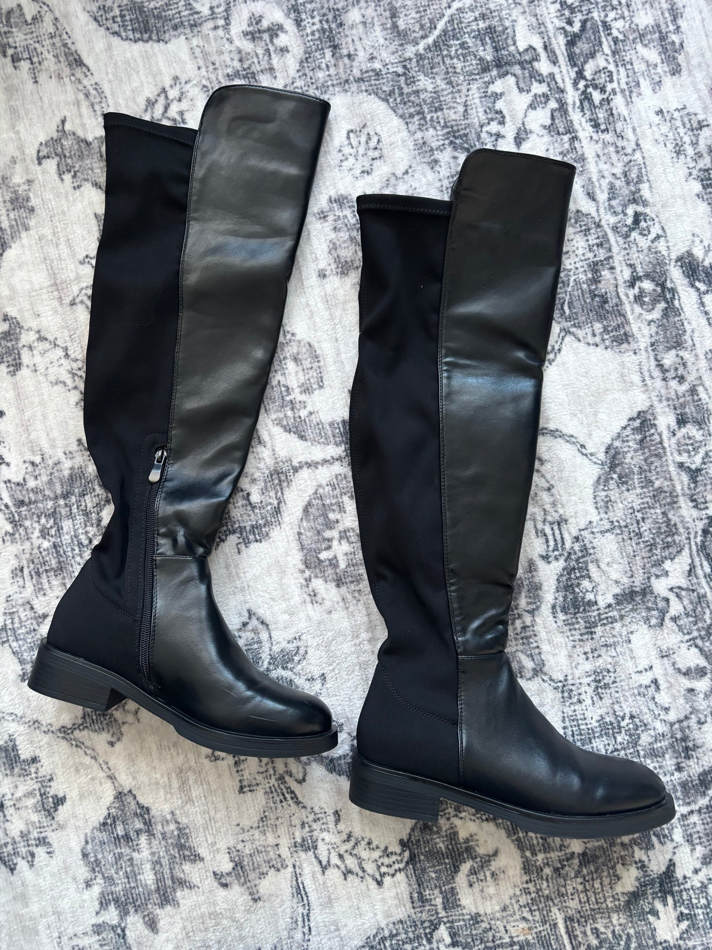 Dream Pair Black Knee High Flat Boots | Sz 7.5 (D012M10)