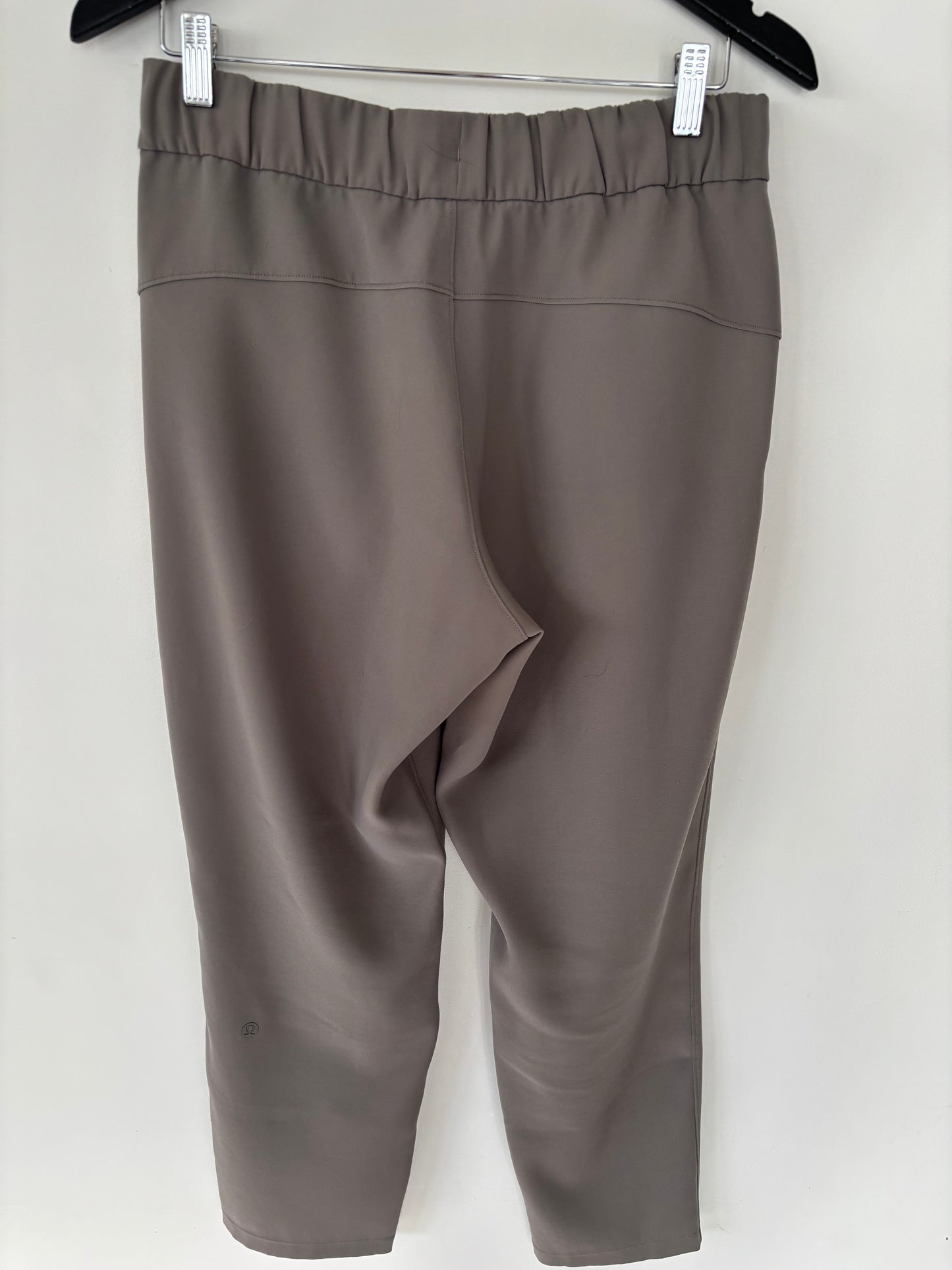 Lululemon On the Fly 7/8 Pant Woven Carbon Dust | Sz 8 / (N47S20)