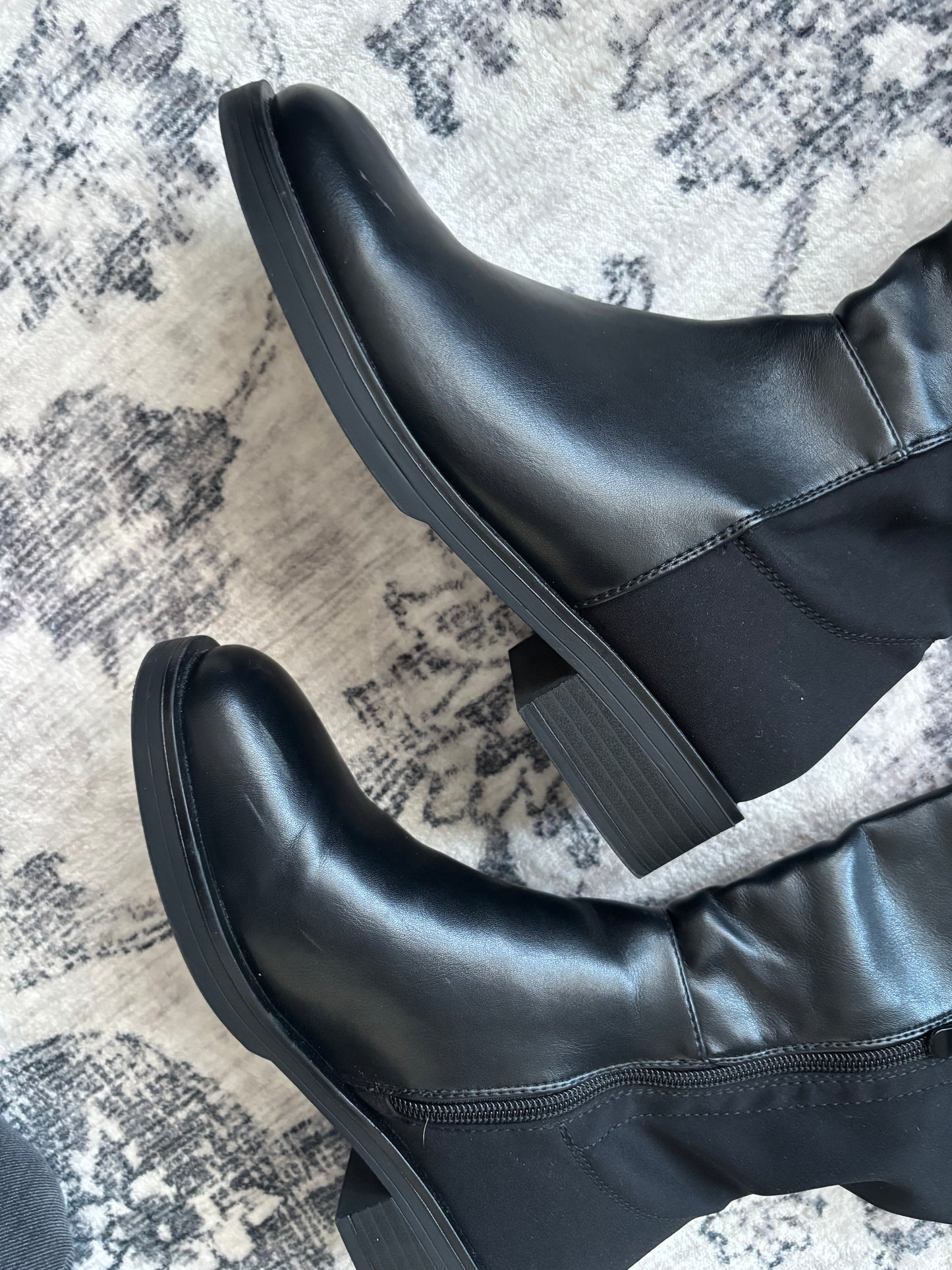 Dream Pair Black Knee High Flat Boots | Sz 7.5 (D012M10)