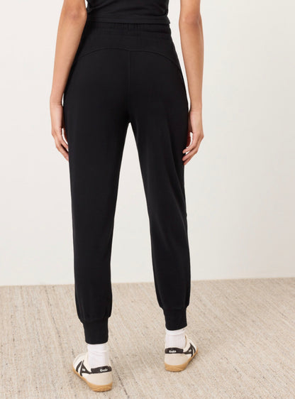 Pact Organic Cotton Cloudknit Joggers in Black | Sz Medium