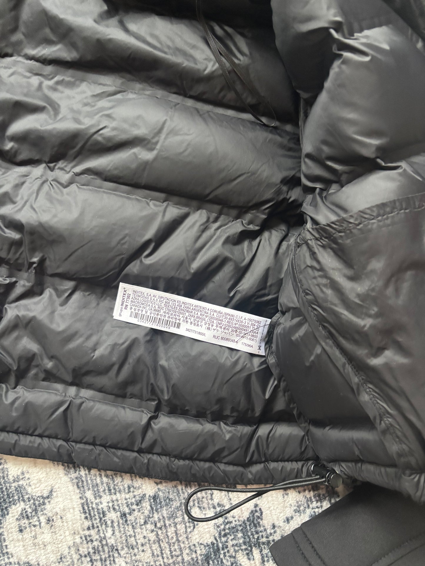 Zara Combination Cropped Hooded Puffer Jacket in Black | Large (N189C8)