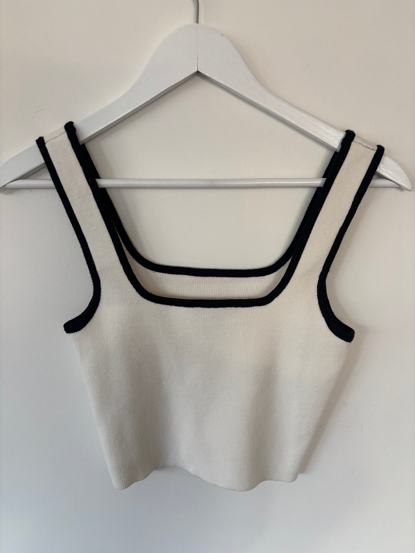 Dynamite Knit White Tank with Black Tipping | Medium (N203K6)