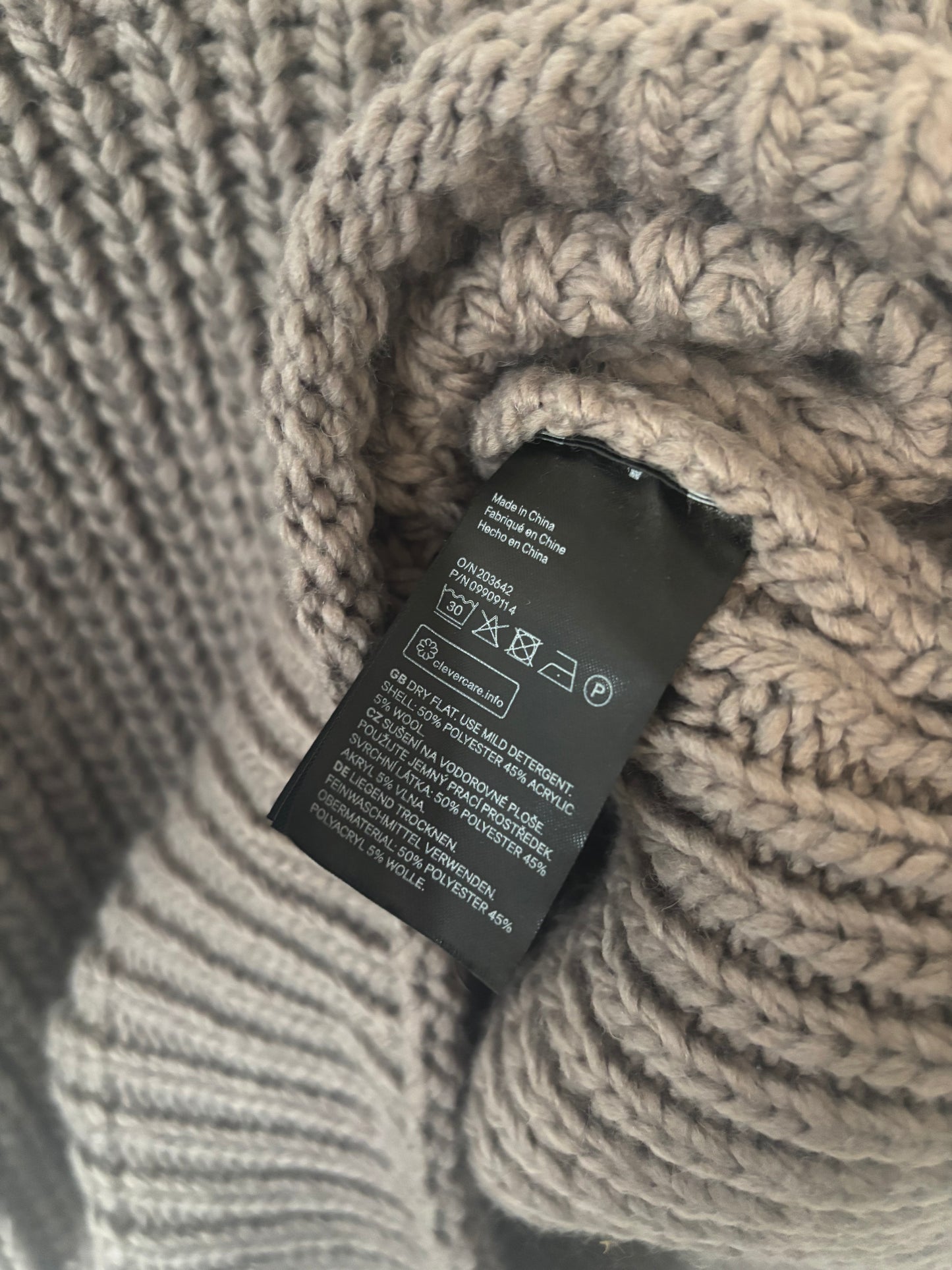 H&M Knit Dark Grey/Beige Sweater | XS (loose fit, fit size small) (N197K6)