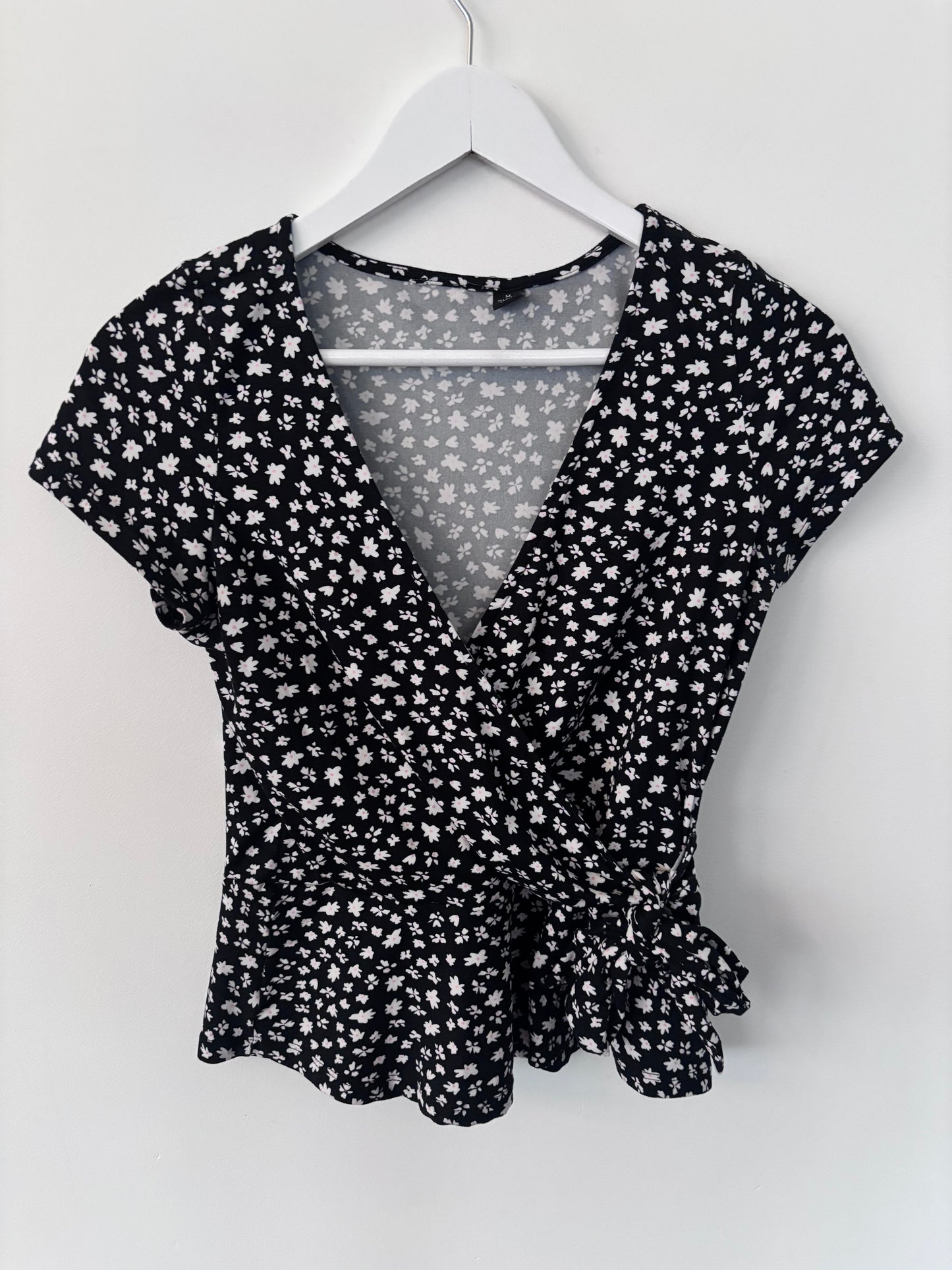 Daisy Print Faux Wrap Top | Sz Medium