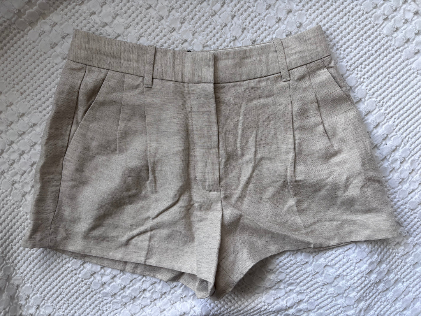 Aritzia The Effortless Linen Short Curve Fit NWT | Sz 6 (fit like 4/6)