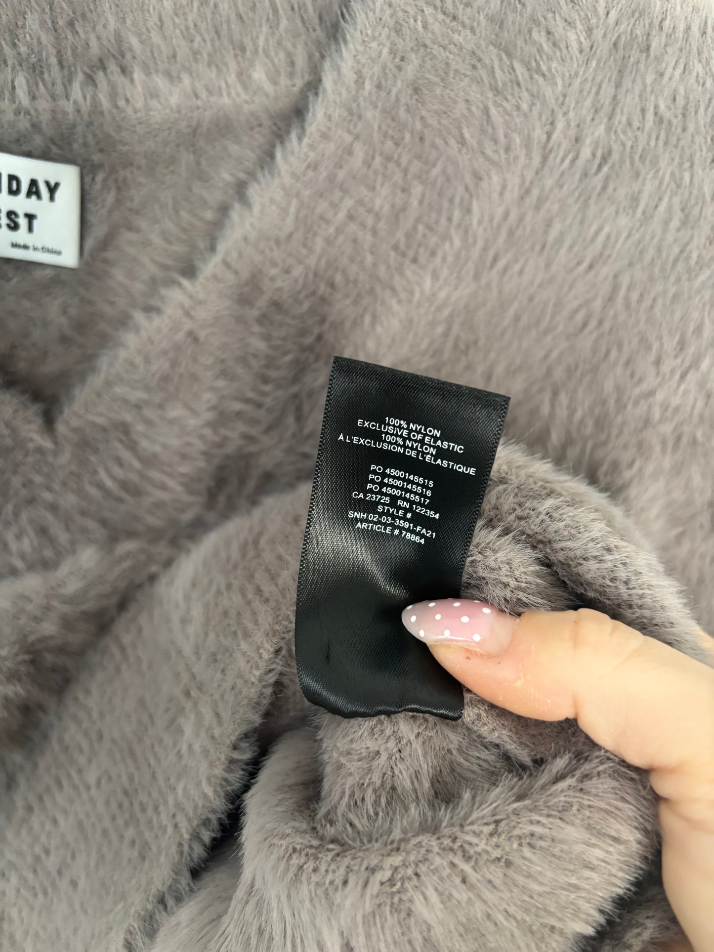 Sunday Best / Aritzia Kitten V-neck Sweater | XXS (N243A22)