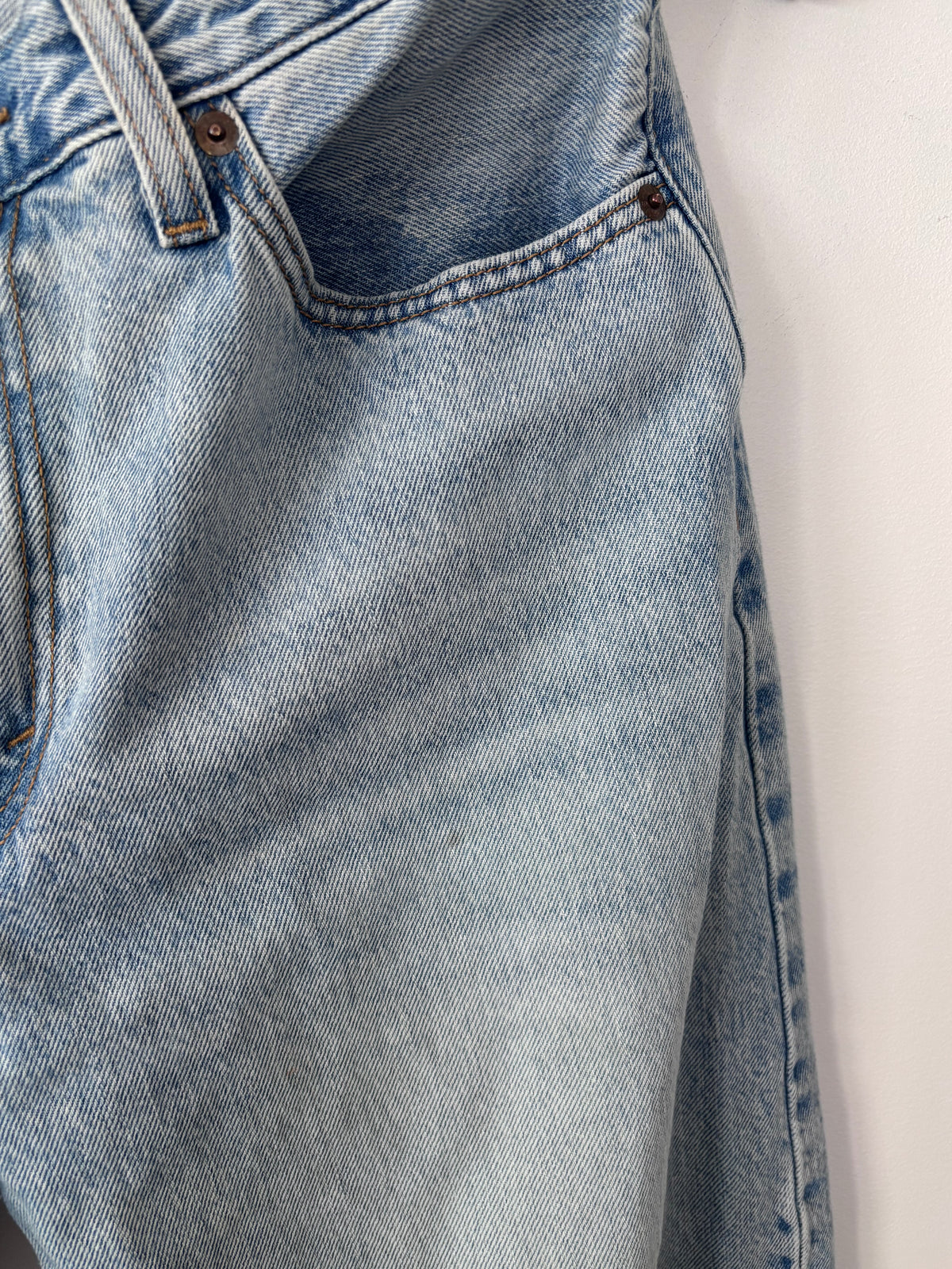 Levi's Light-wash Straight/Loose Jeans | Sz 28