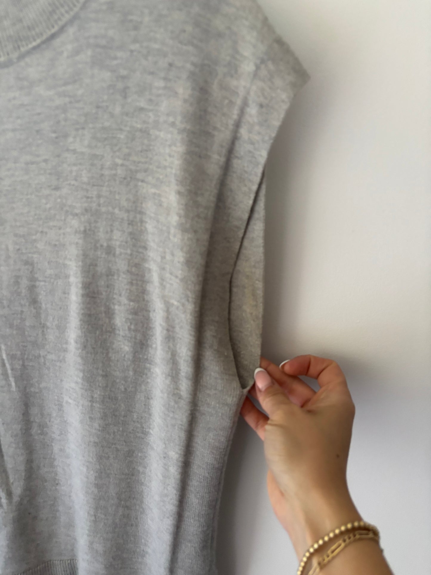 Banana Republic Sleeveless Sweater | Medium (fits large)