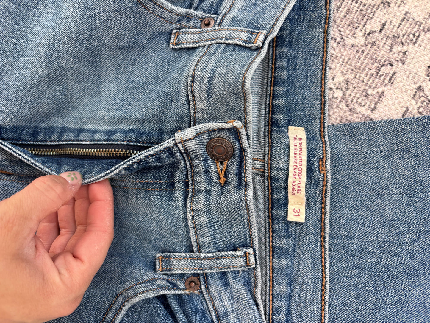 Levi's High Rise Flared Crop Jeans | Sz 31
