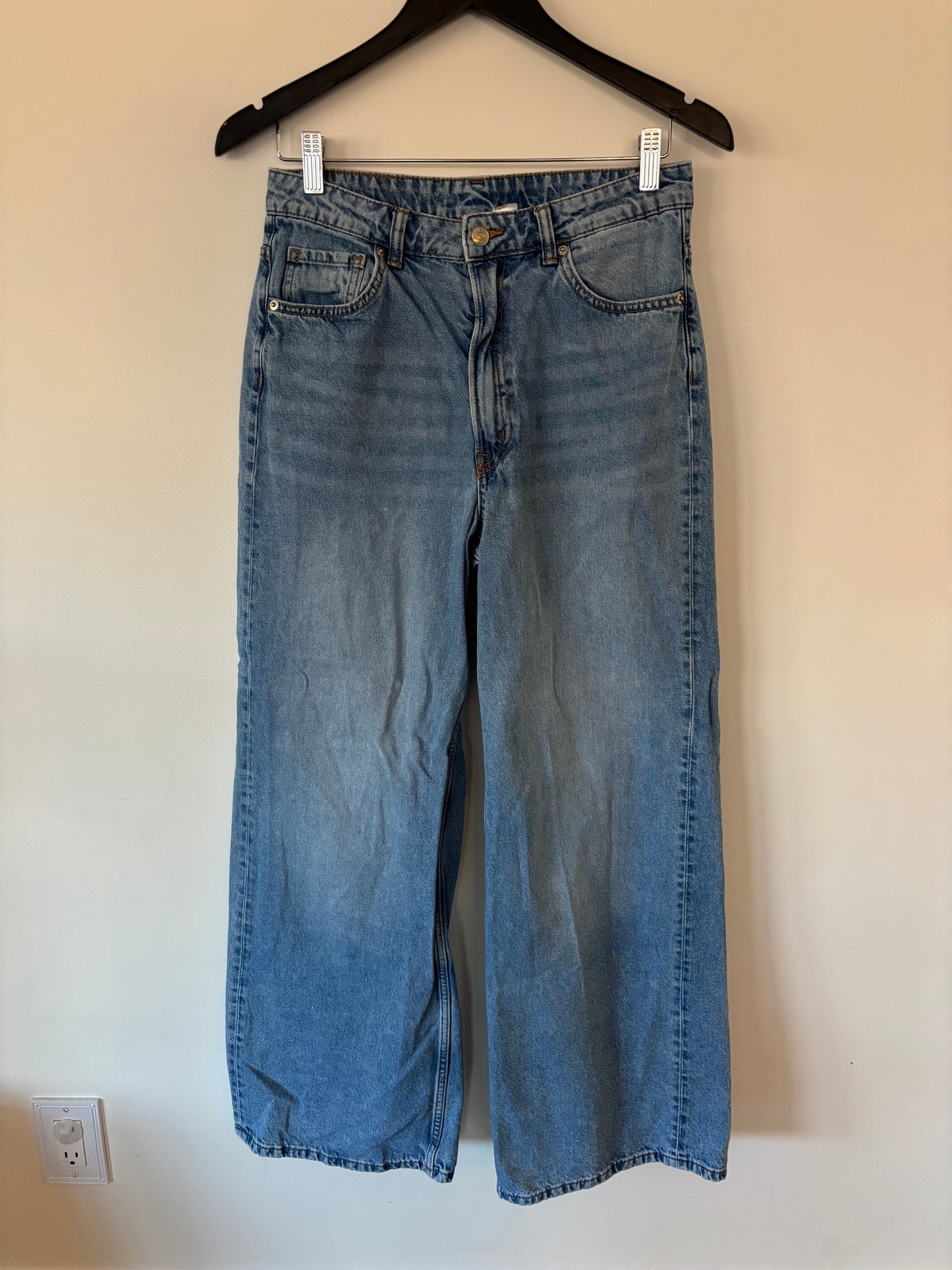 H&M Divided High Rise Wide Jeans (Light Wash) | Sz 8 (N31S20)