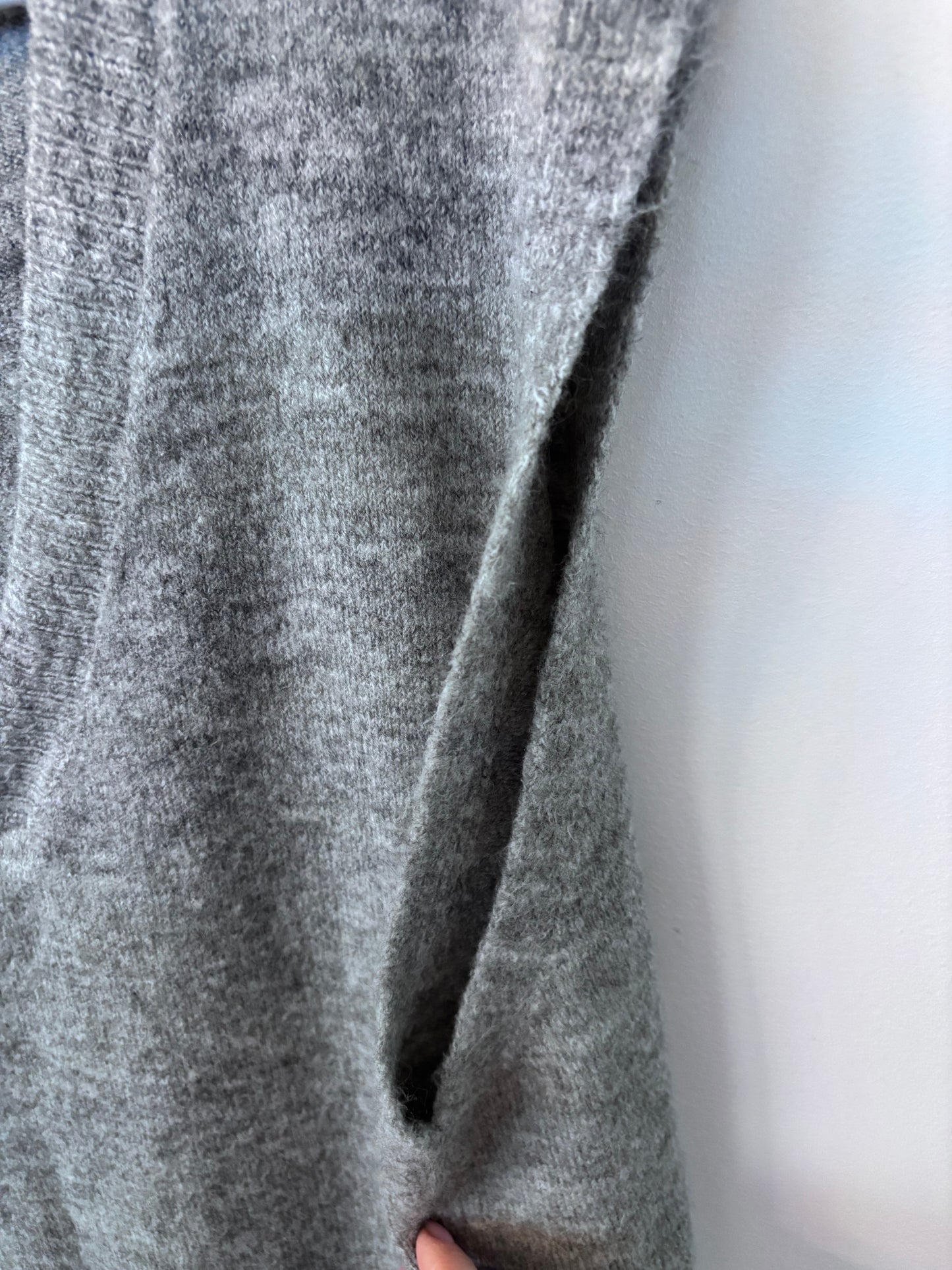 Lyla & Luxe Oversized V-Neck Sweater Vest | Sz Large (AC1)