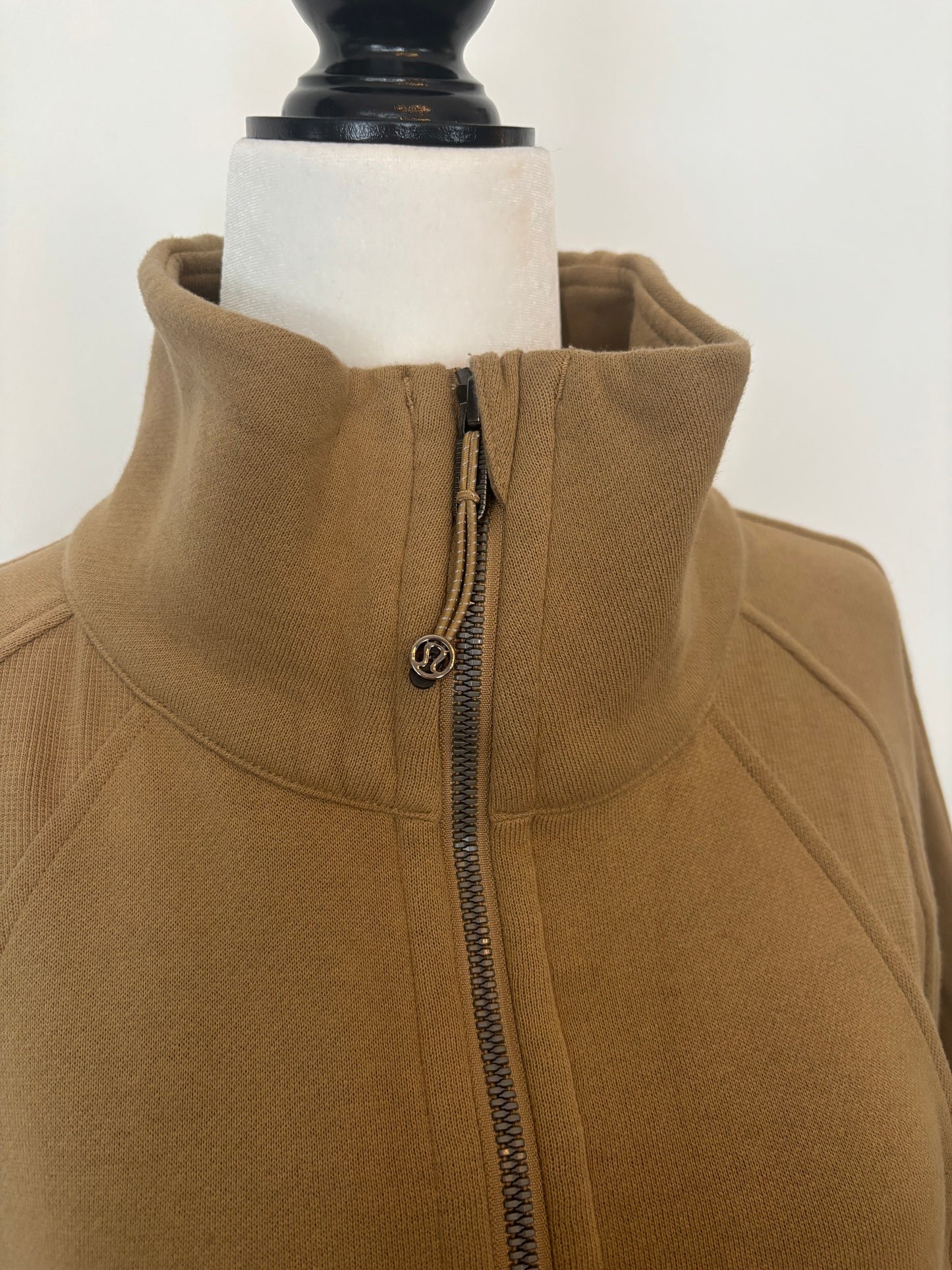 Lululemon 1/2 Zip Scuba Funnel Neck in Artifact | XS/Small (D039R5)