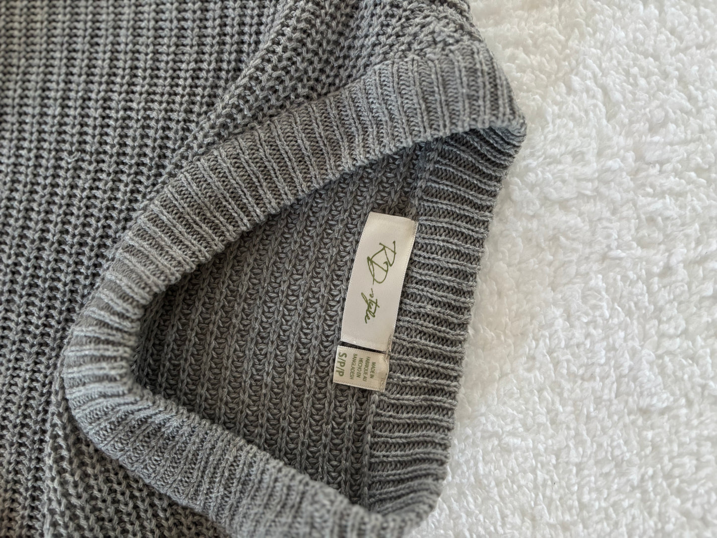 RD Style Grey Knit Crop Sweater | Small (fits larger) (O95P3)