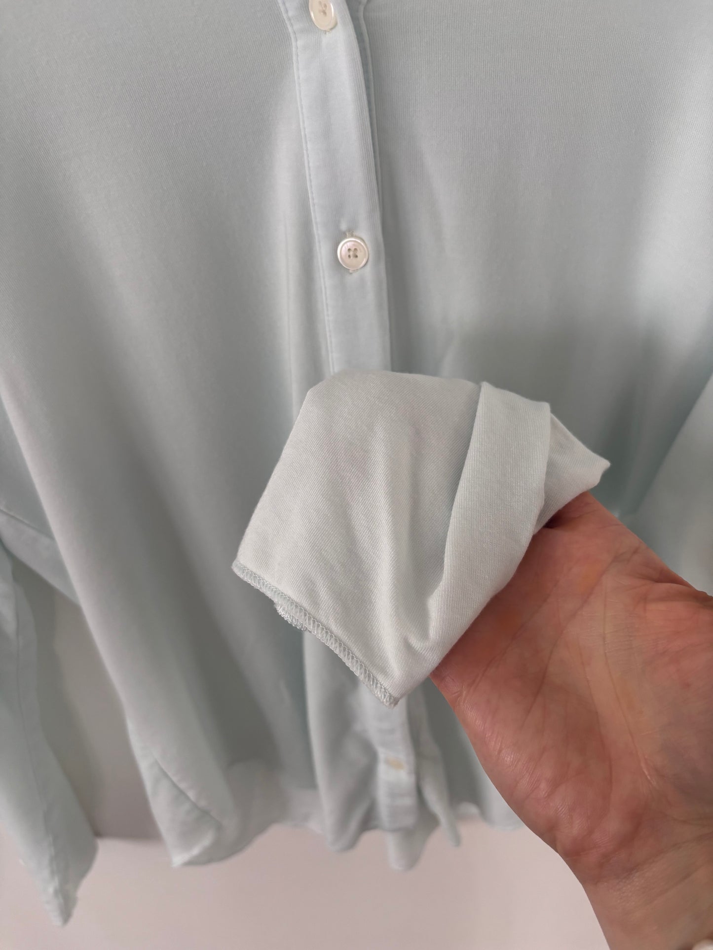 Wilfred Pose Hip Length Button Down in Light Blue | Sz Large (M110B11)
