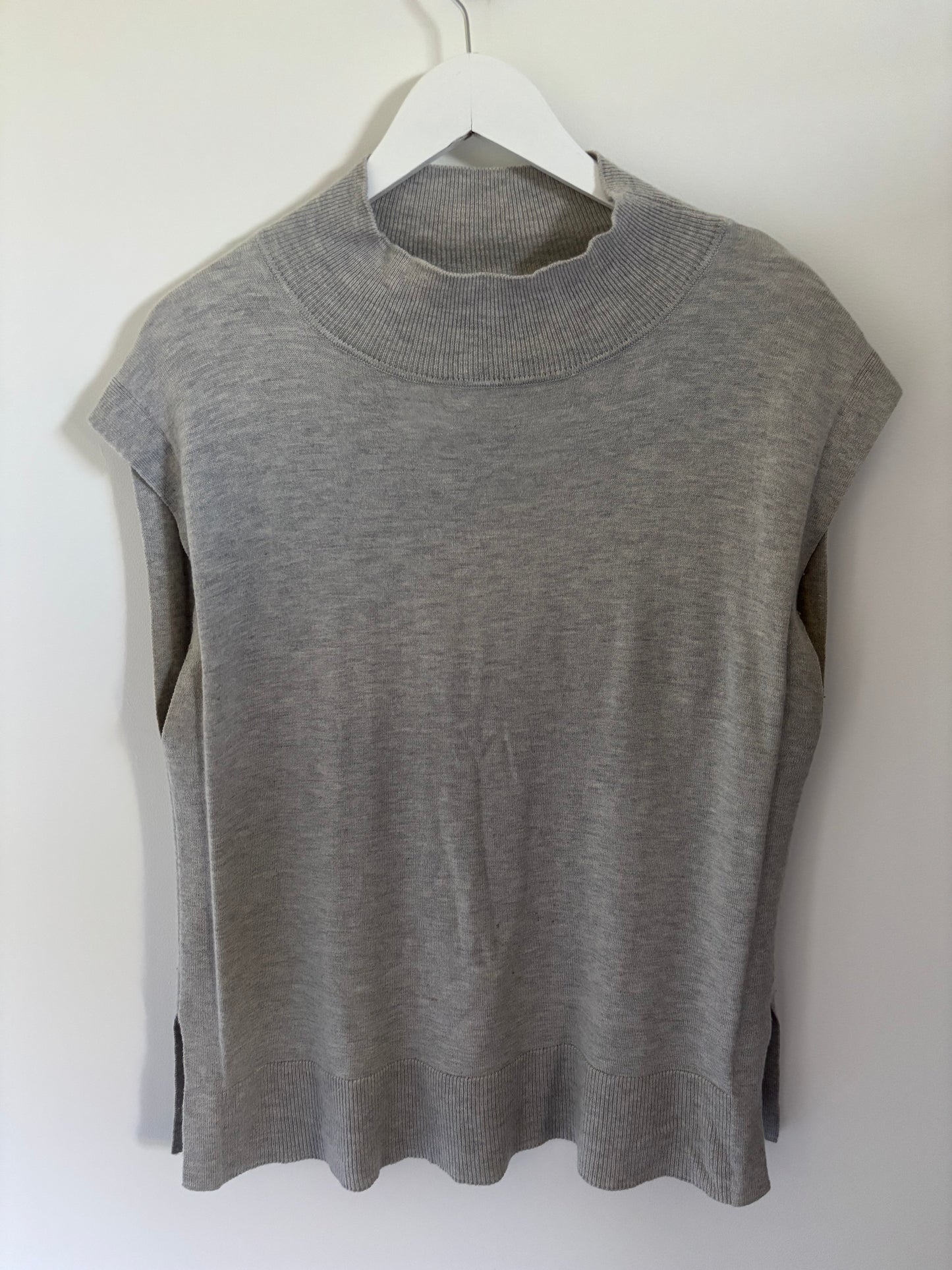 Banana Republic Sleeveless Sweater | Medium (fits large)