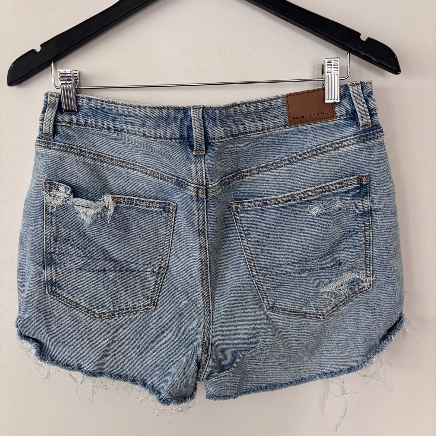 AE Strigid   Mom Shorts / Crossover Waistline | Size 8 / Medium