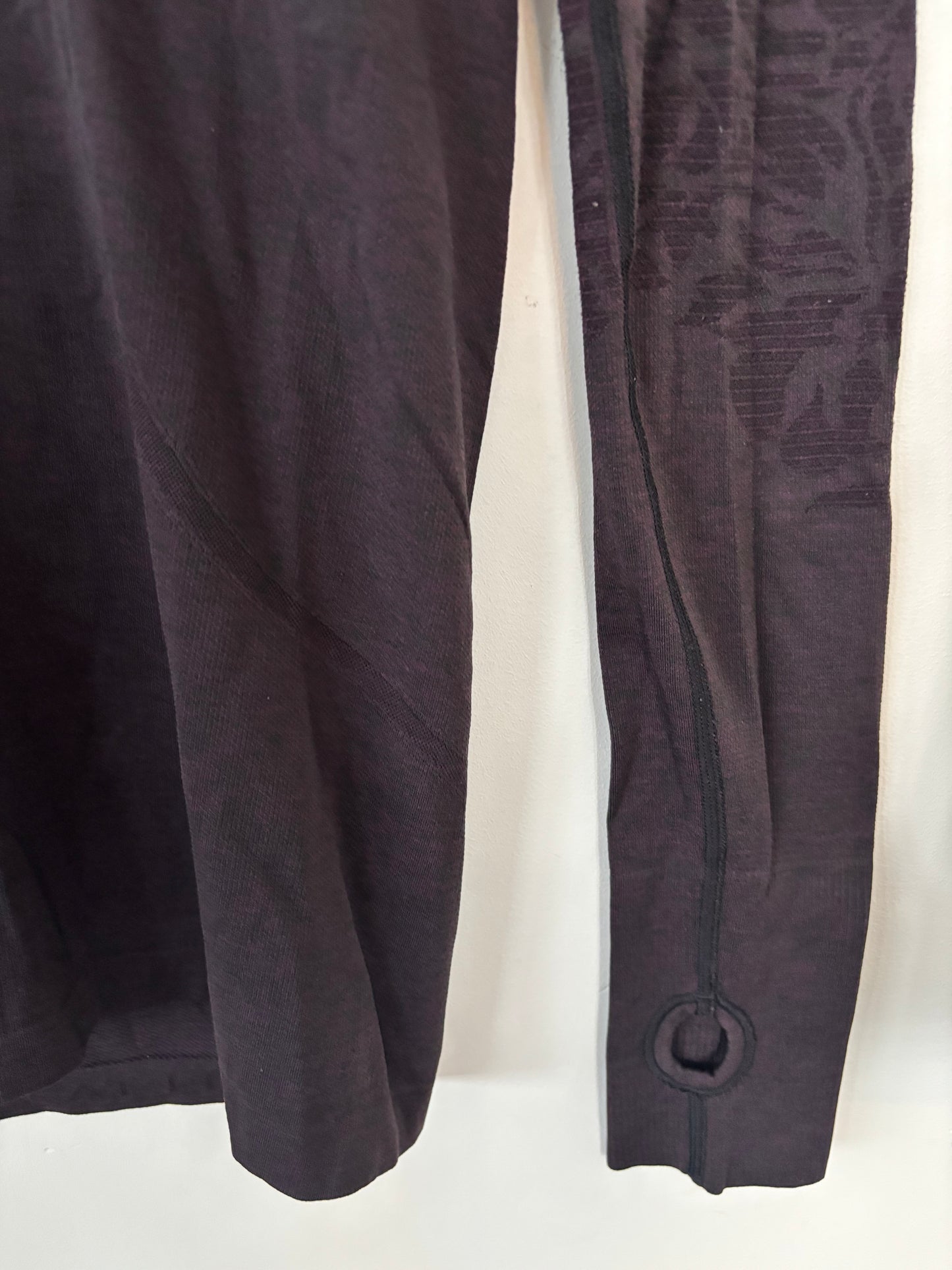 Lululemon Dark Purple/Black Swiftly Tech Long Sleeve Crewneck | Sz 8 (J03C3)