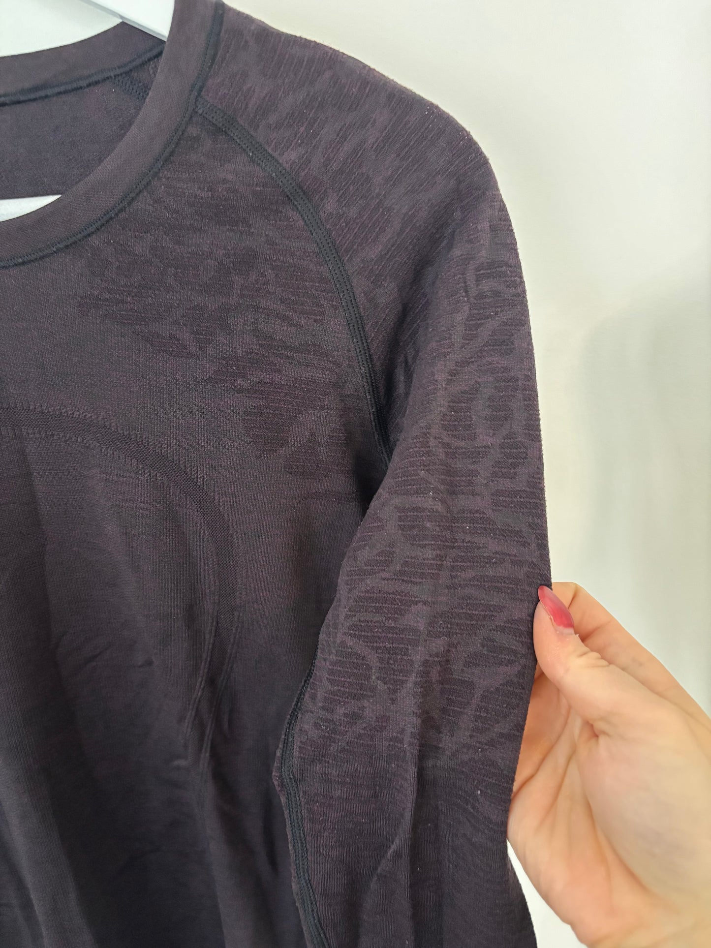 Lululemon Dark Purple/Black Swiftly Tech Long Sleeve Crewneck | Sz 8 (J03C3)