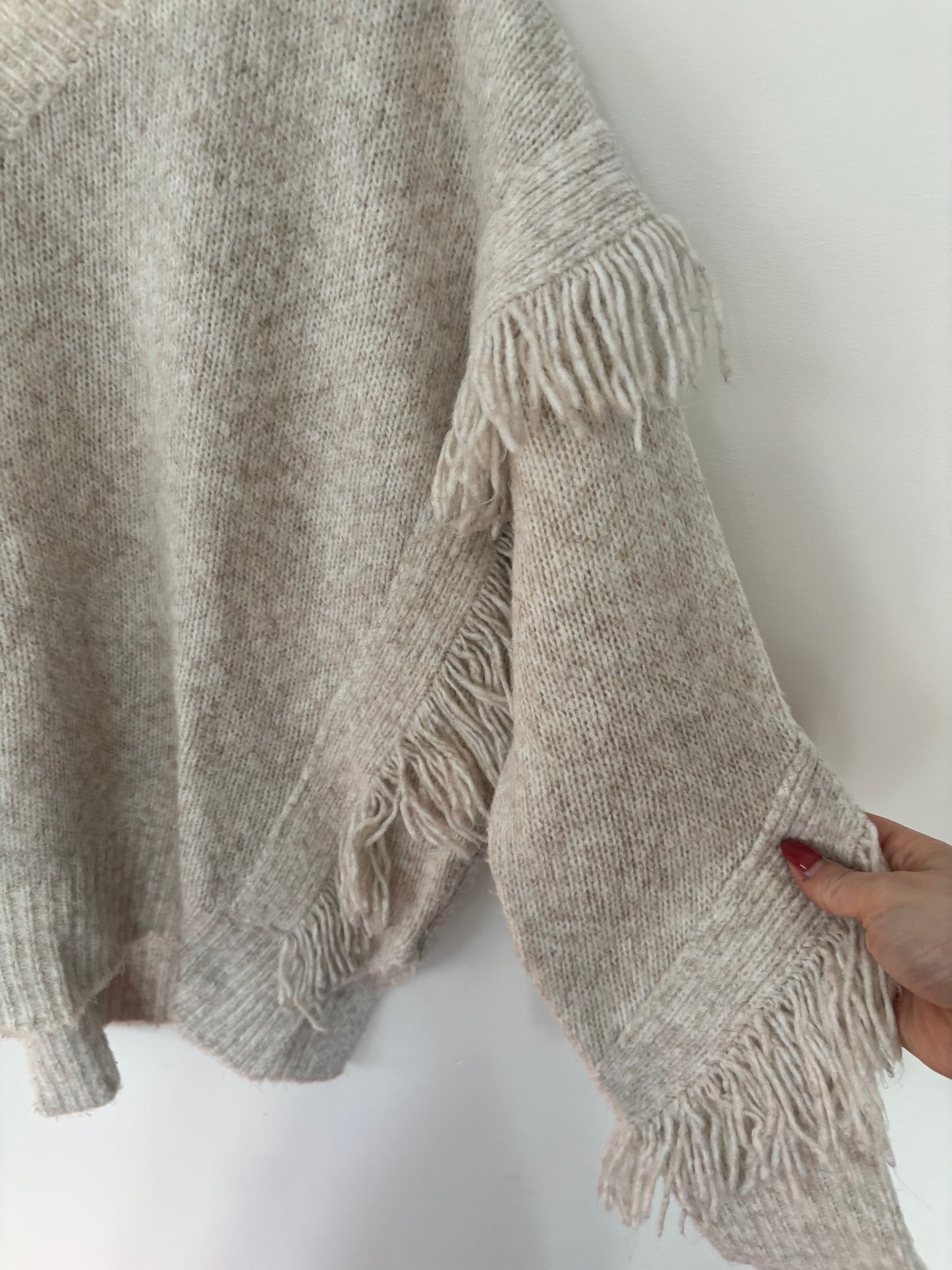 Lyla & Luxe Bindi Fringe Sweater in Grey | Sz Small (Oversized)(J38L9)