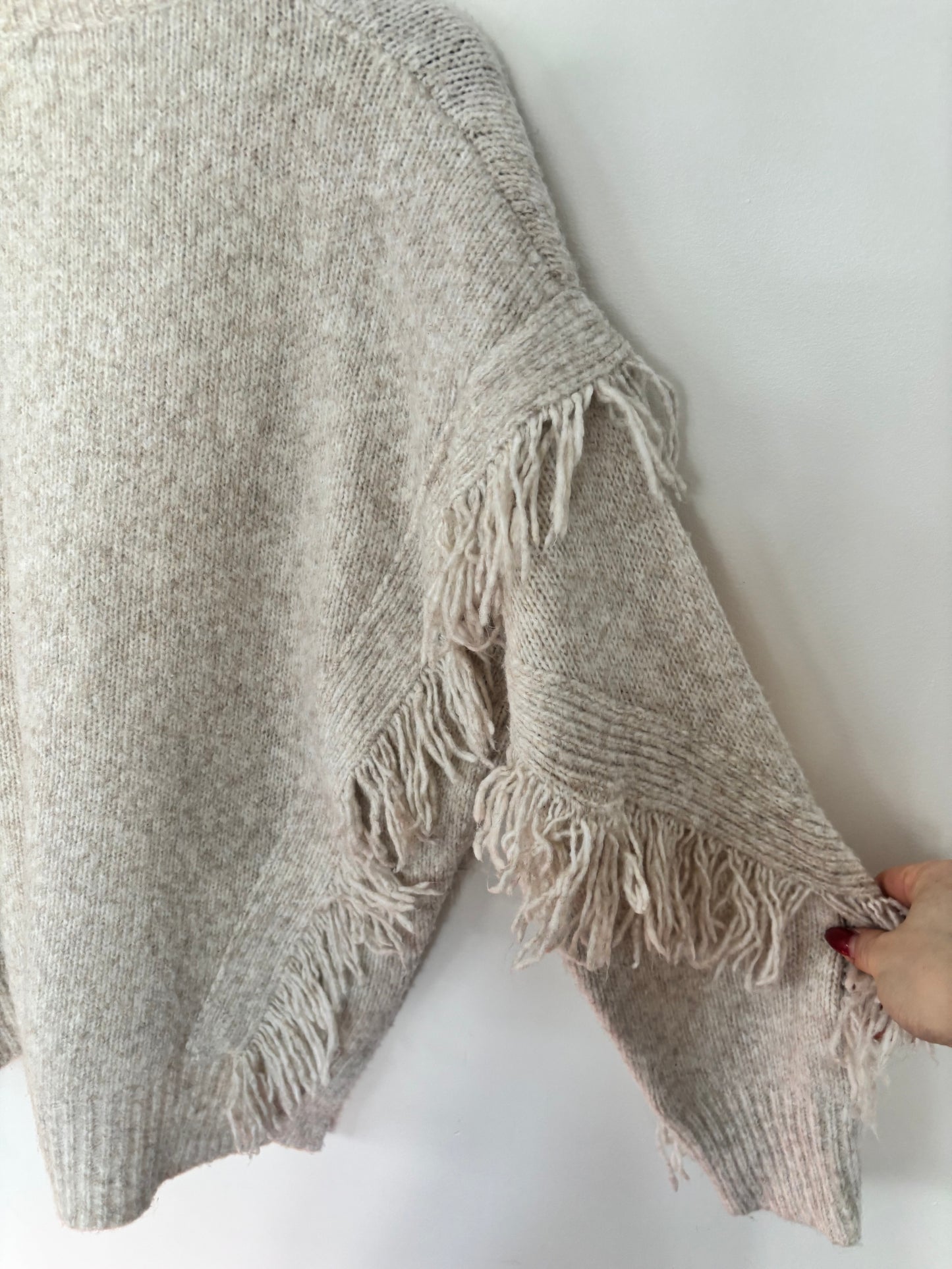 Lyla & Luxe Bindi Fringe Sweater in Grey | Sz Small (Oversized)(J38L9)