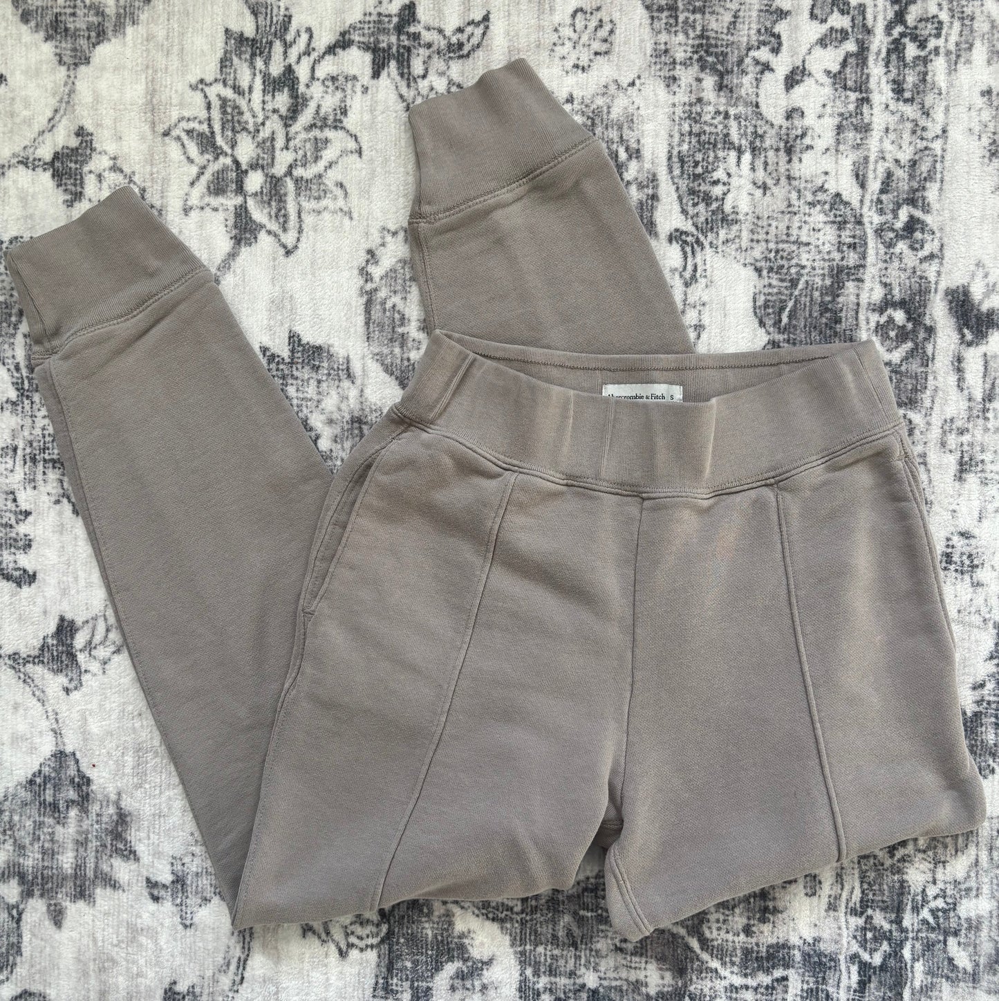 Abercrombie Taupe Cuffed Sweat Pants | Sz Small (J51L9)