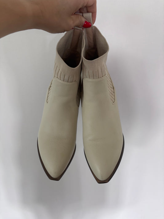 Off White Pointed Toe Boots | Sz 9