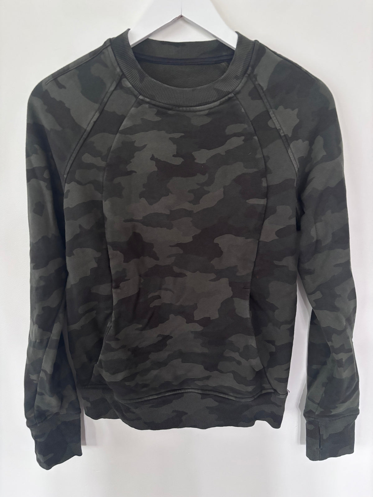 Lululemon Scuba Crew (Camo Grey/Green) | Sz 6 (Flaws)