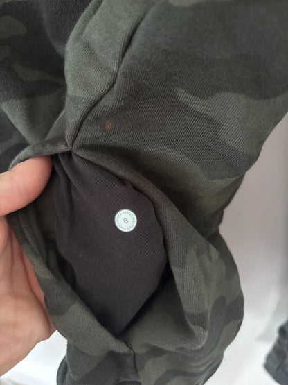 Lululemon Scuba Crew (Camo Grey/Green) | Sz 6 (Flaws)