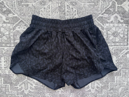 Lululemon Spotted Black/Grey Shorts | Sz 6